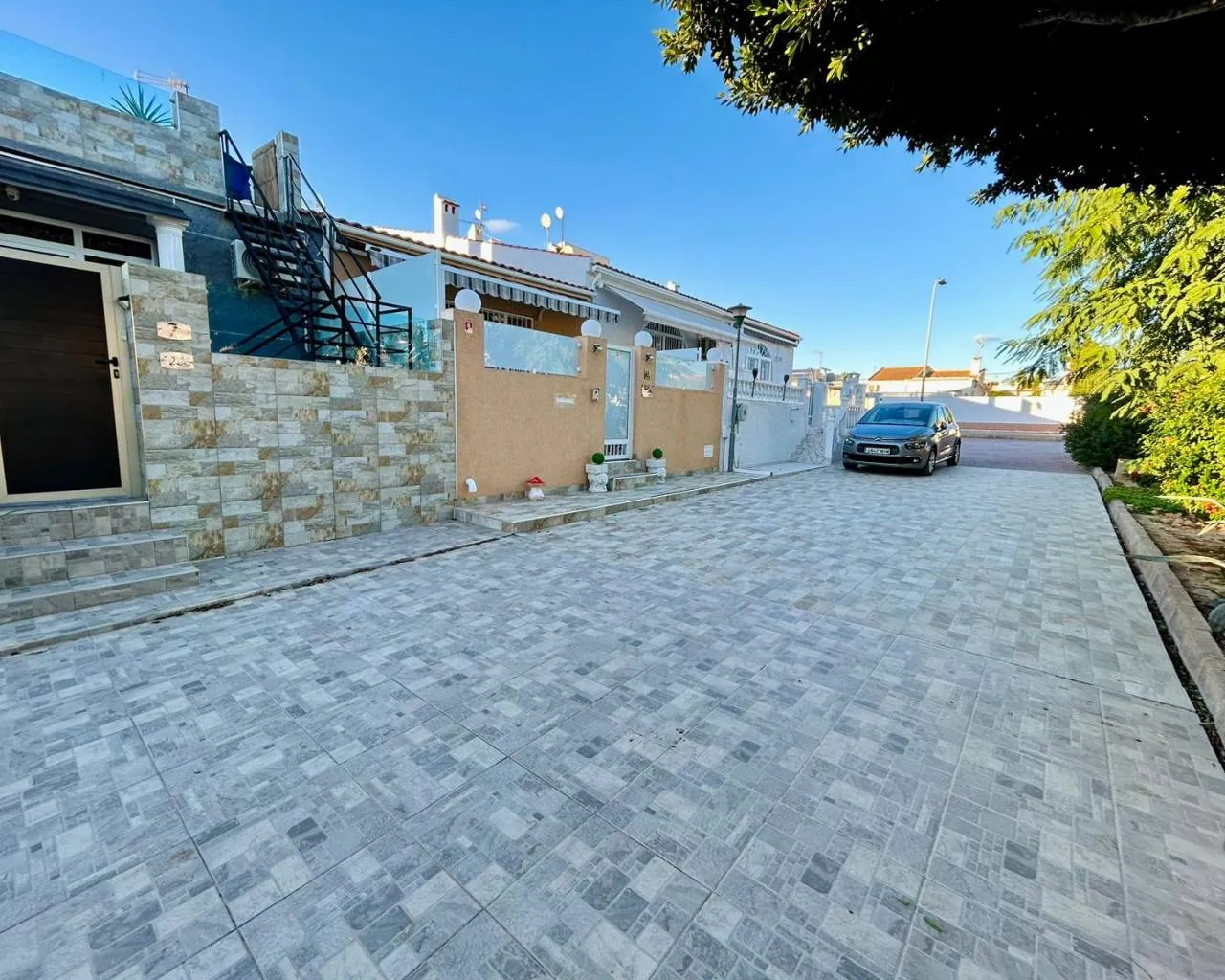 Casa adosada totalmente reformada en venta en El Chaparral, Torrevieja