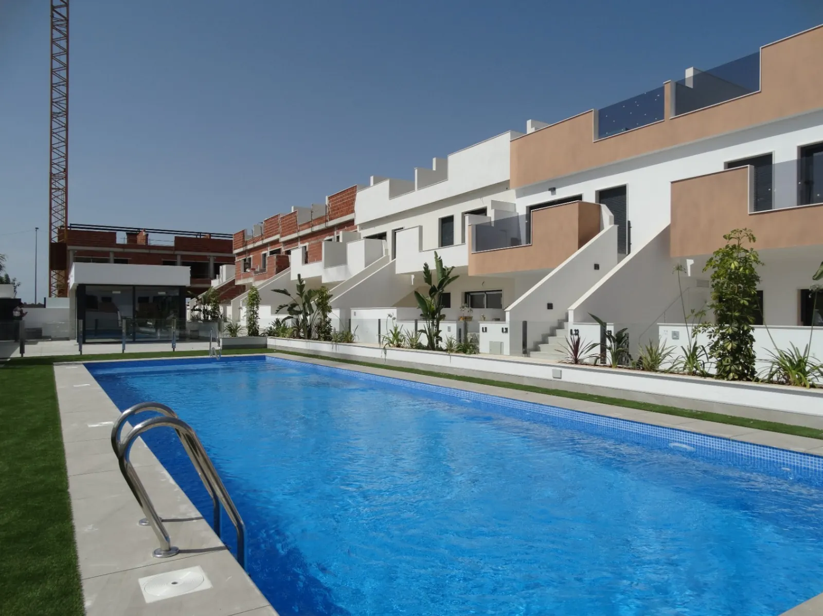 Bungalow de dos dormitorios a 500 m de la playa en Torre de la Horadada.