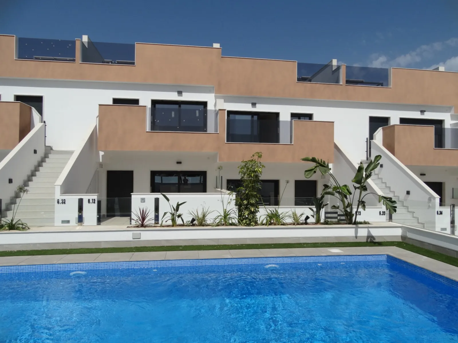 Bungalow de dos dormitorios a 500 m de la playa en Torre de la Horadada.