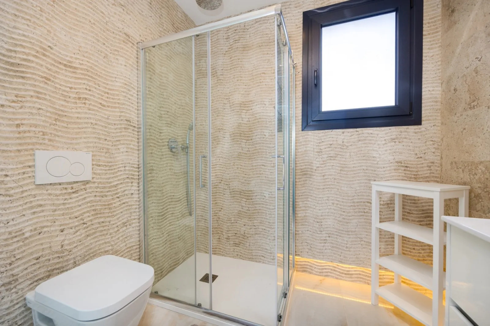 Increíble Villa de tres dormitorios en venta en Lomas de Cabo Roig, Orihuela Costa
