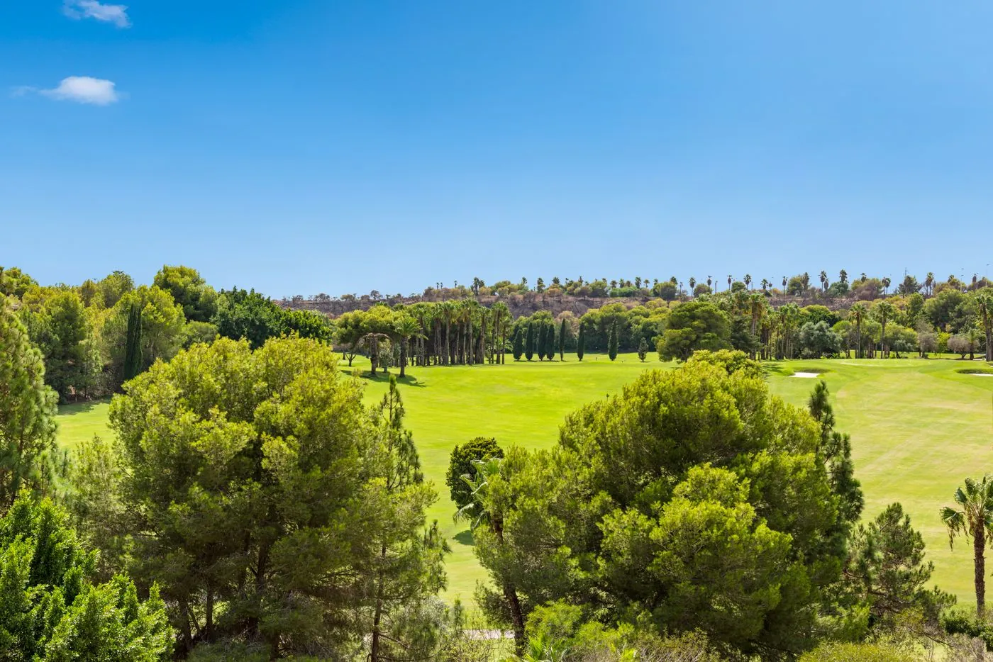Ático de dos dormitorios con vistas al mar y al golf en Campoamor.