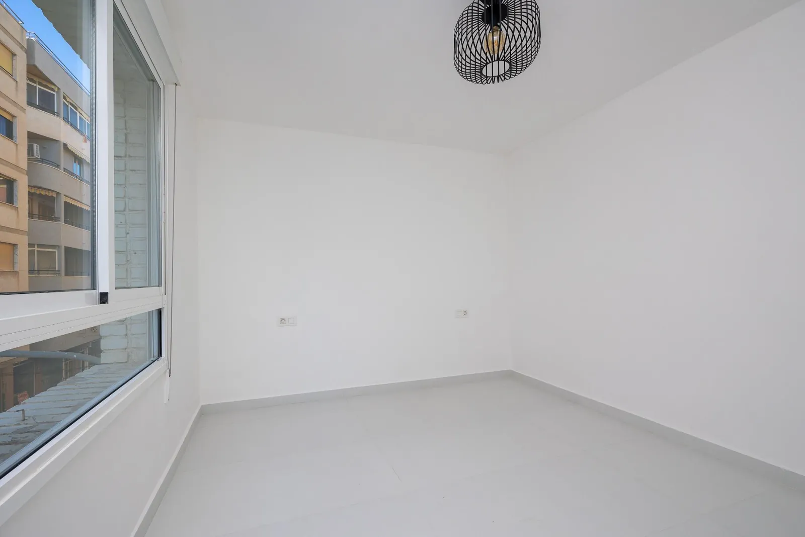 Magnifico Apartamento de tres dormitorios totalmente renovado con Vistas al Mar en venta en Torrevieja, Alicante