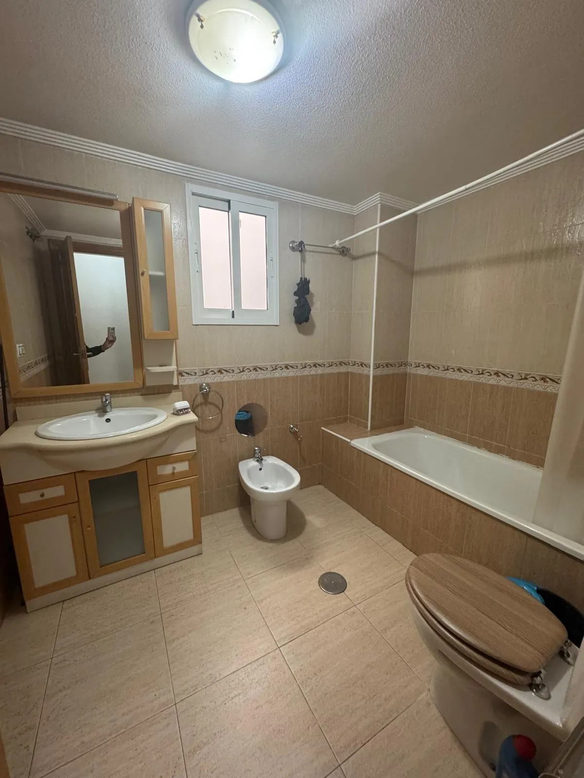 Apartamento de dos dormitorios en venta en Torrevieja, Alicante