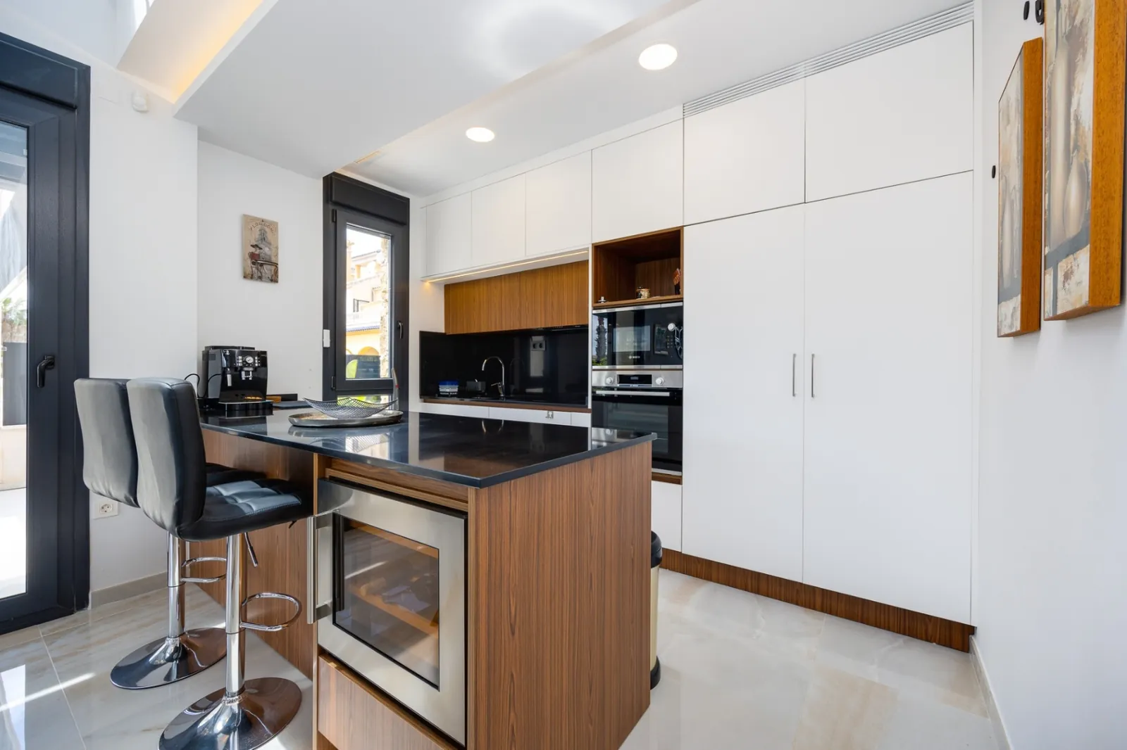Increíble Villa de tres dormitorios en venta en Lomas de Cabo Roig, Orihuela Costa