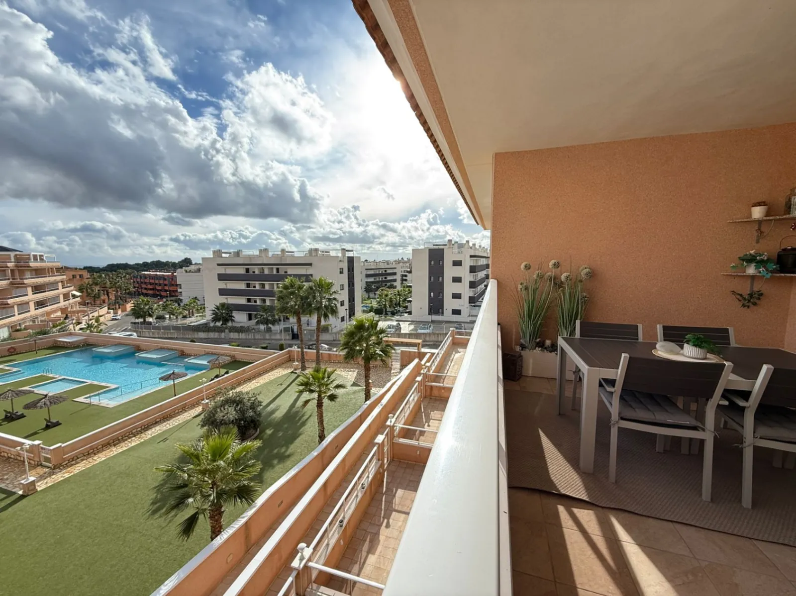 Apartamento de dos dormitorios en venta en Villamartín, Orihuela Costa