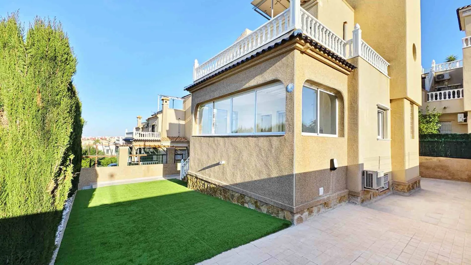 Chalet en venta de 4 dormitorios en Torrevieja, Alicante