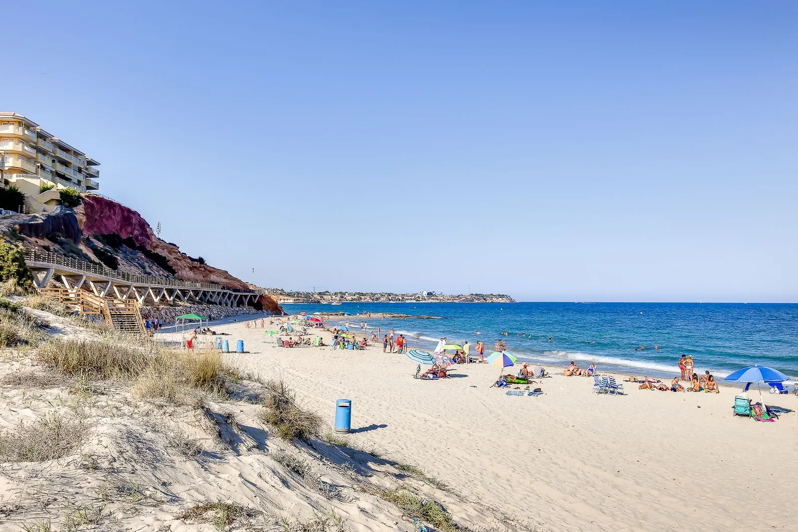 Increíble Villa de tres dormitorios en venta en Lomas de Cabo Roig, Orihuela Costa