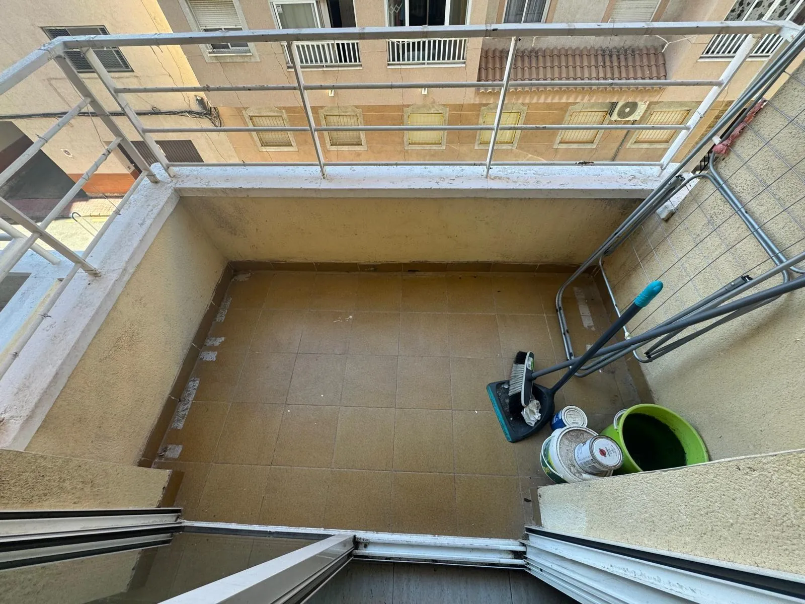 Apartamento de dos dormitorios en venta en Torrevieja, Alicante