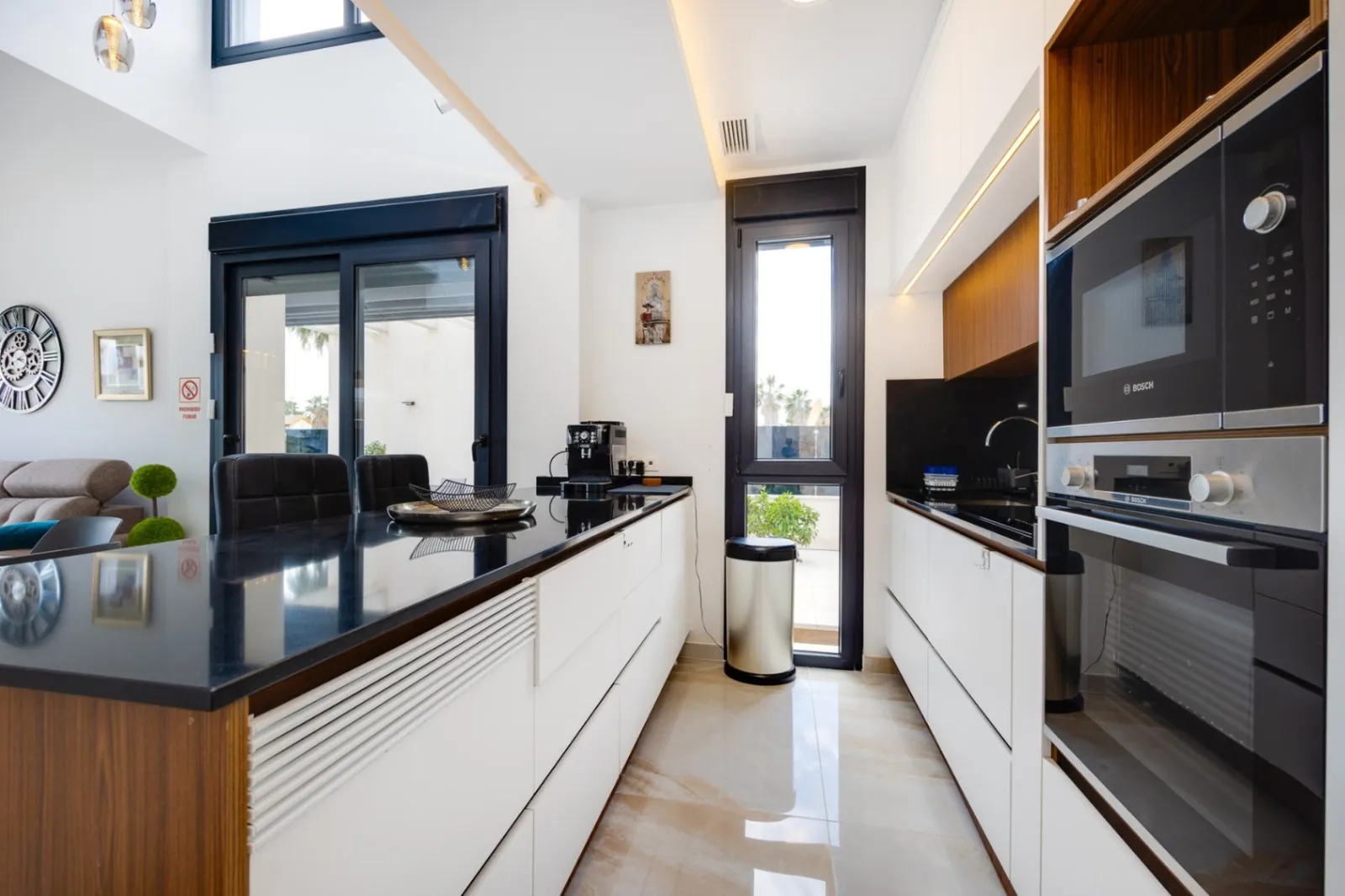 Increíble Villa de tres dormitorios en venta en Lomas de Cabo Roig, Orihuela Costa