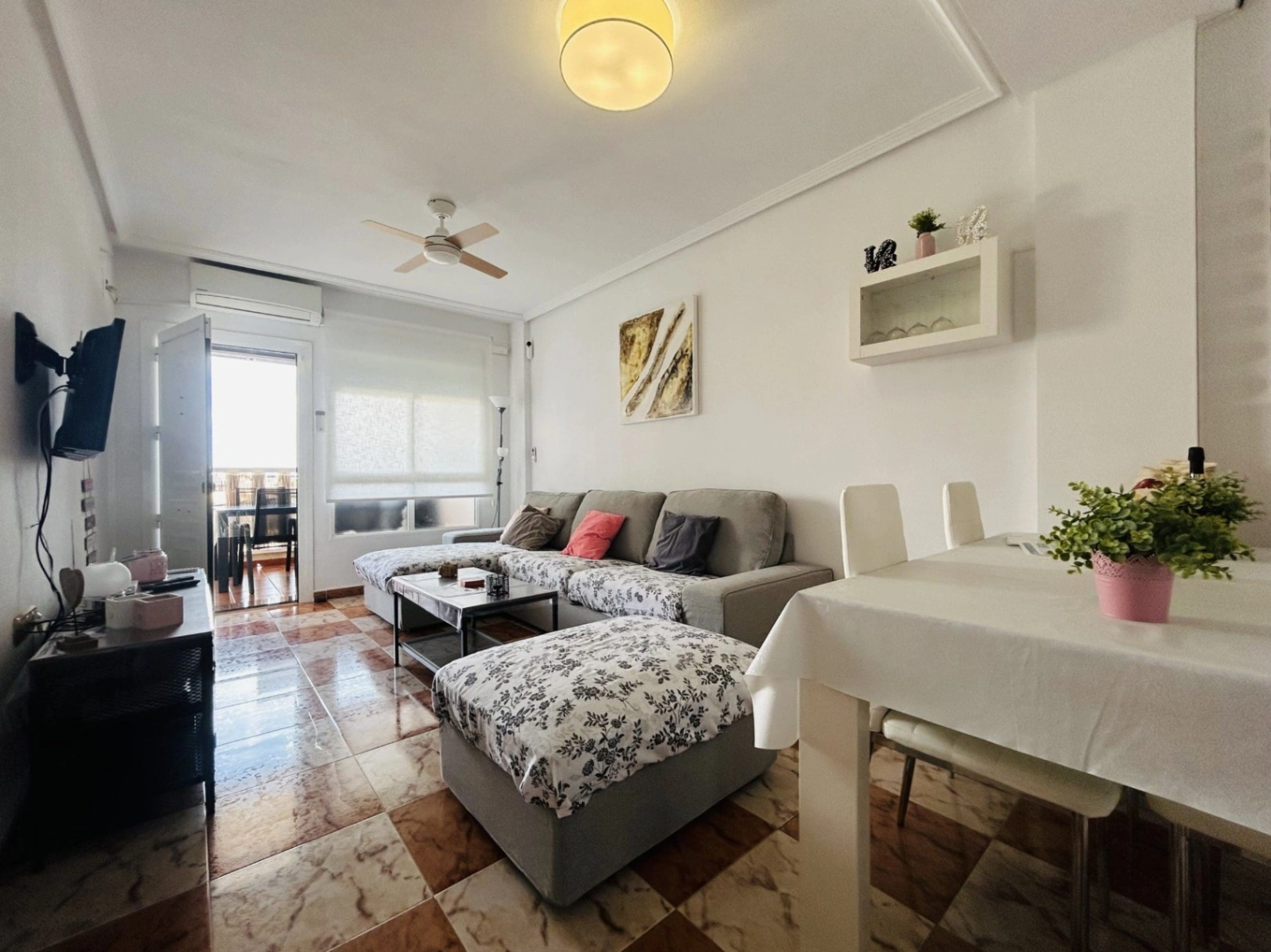 Ático en venta en La Zenia, Orihuela: 2 dormitorios y piscina