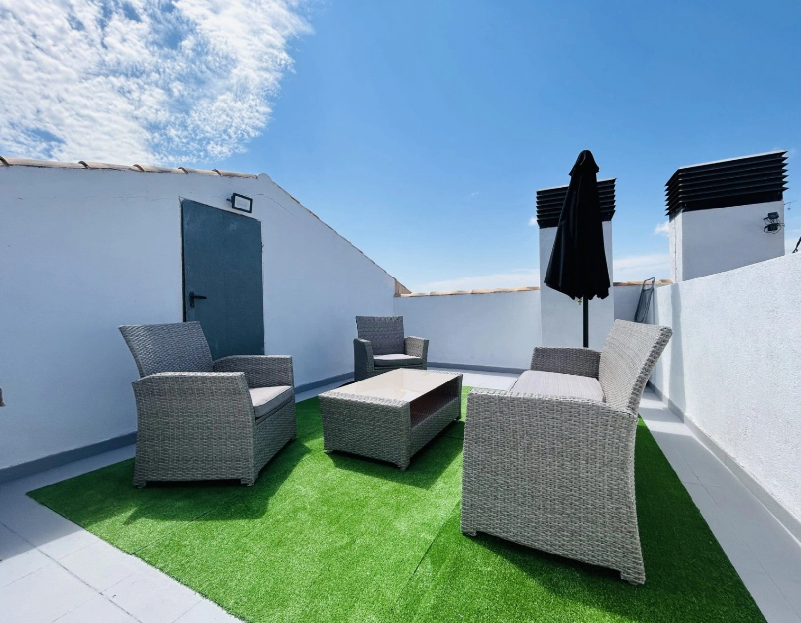 Ático en venta en La Zenia, Orihuela: 2 dormitorios y piscina