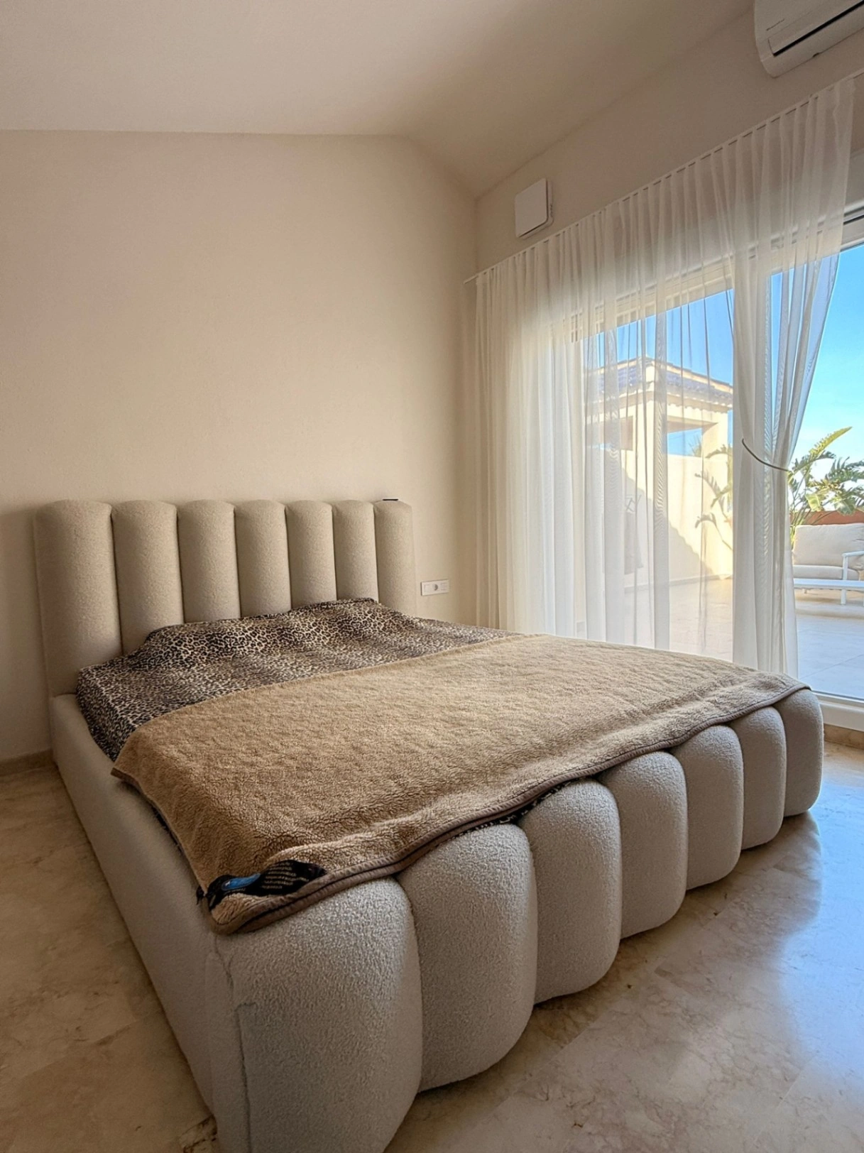 Ático en venta en Las Ramblas, Orihuela Costa con 3 dormitorios y piscina.