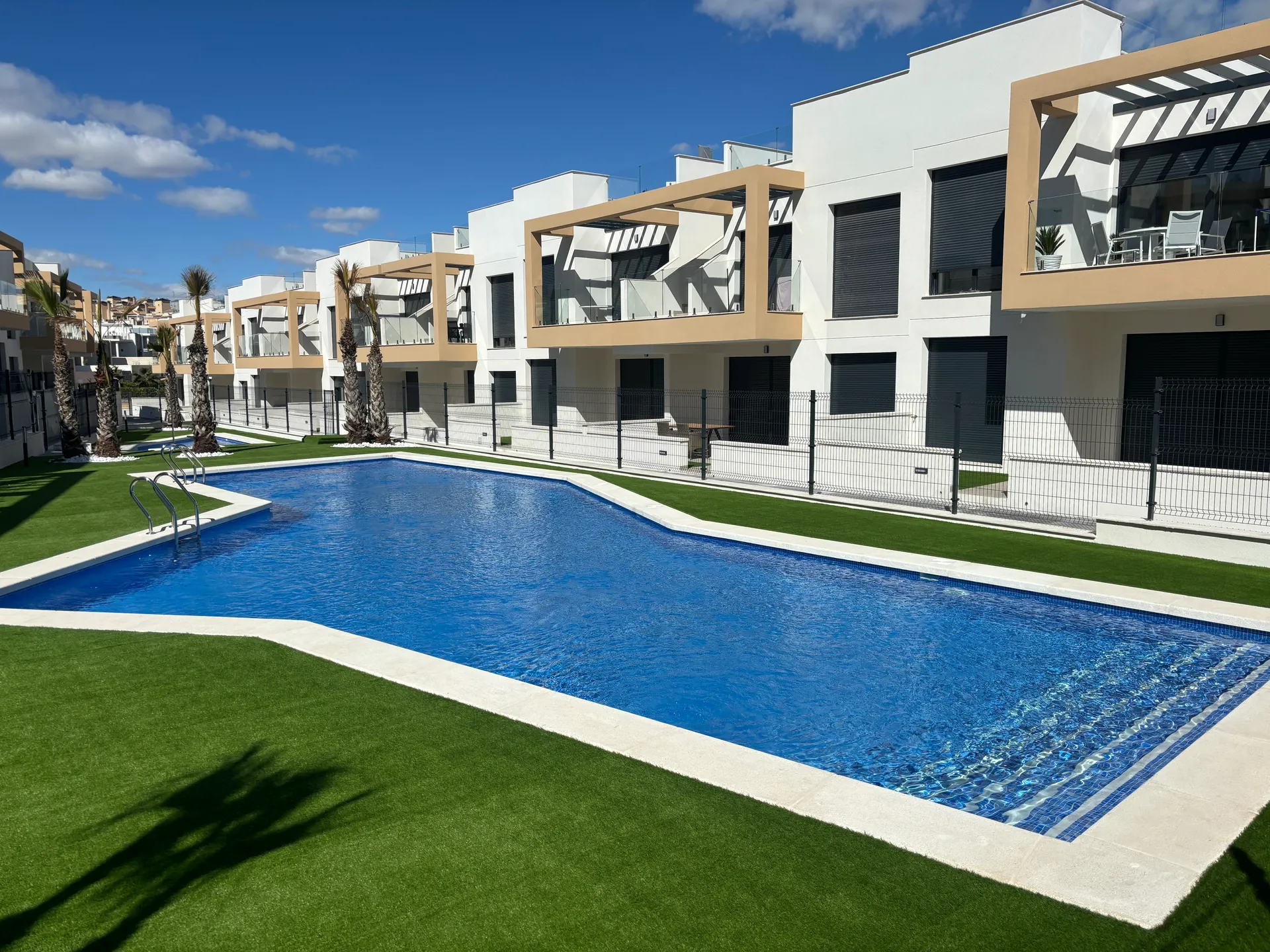 Apartamento en venta de 2 habitaciones en Villamartin, Alicante