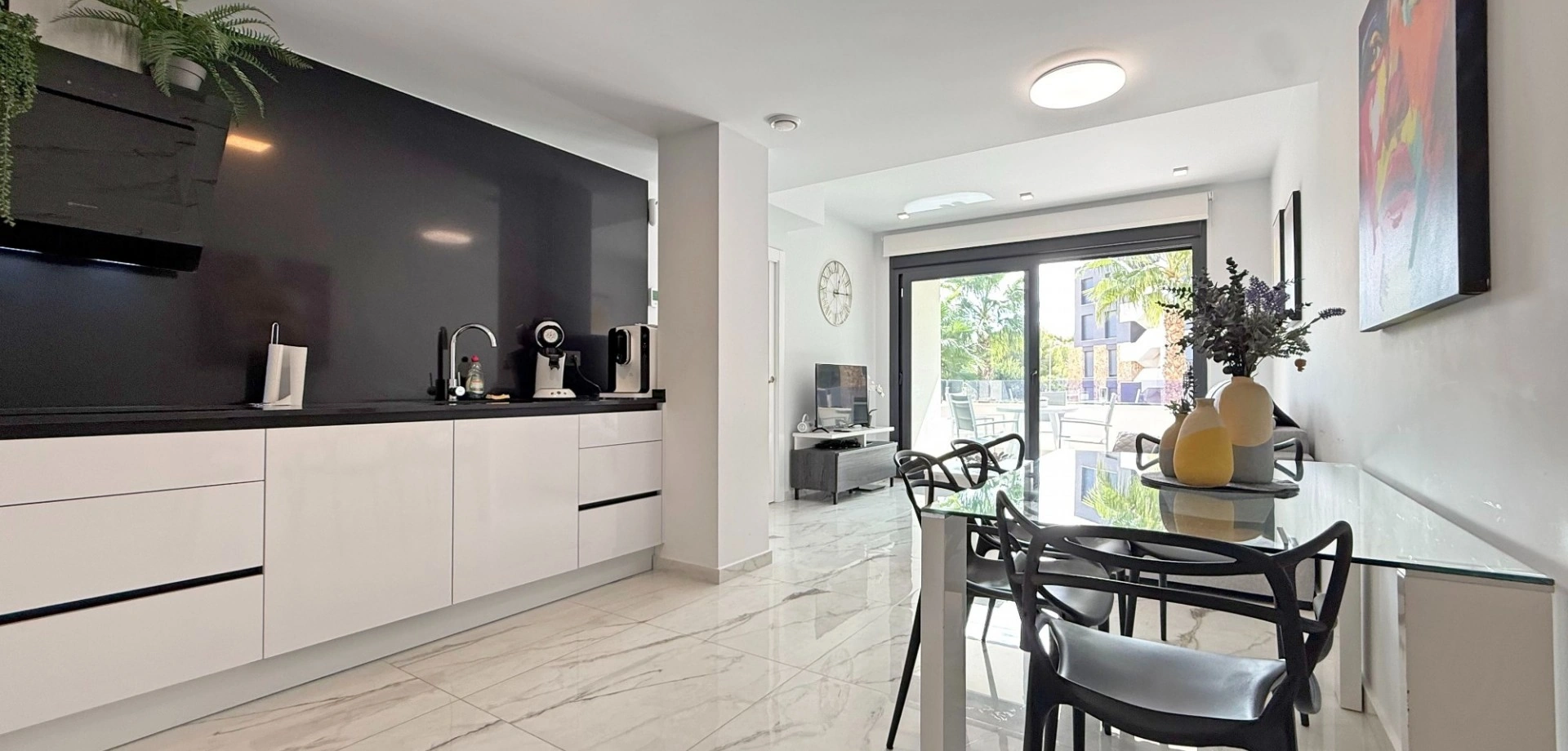 - Venta de moderno apartamento de 2 dormitorios en Los Altos, Torrevieja