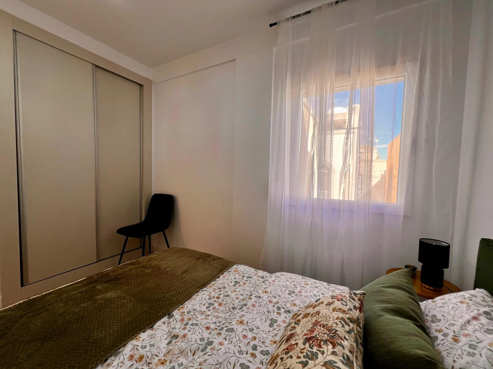 Apartamento reformado de tres dormitorios en venta en La Zenia, Orihuela Costa