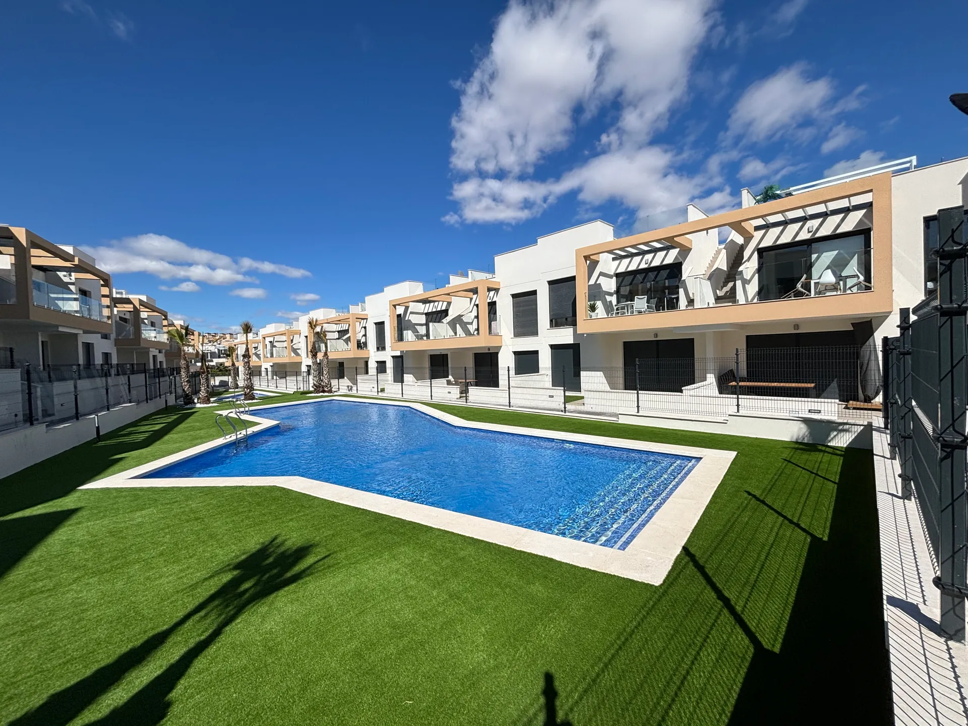 Apartamento en venta de 2 habitaciones en Villamartin, Alicante