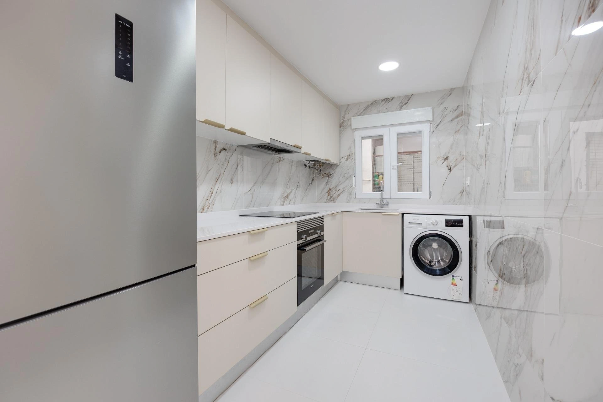 Impresionante Apartamento totalmente renovado en primera línea de playa en venta en Torrevieja