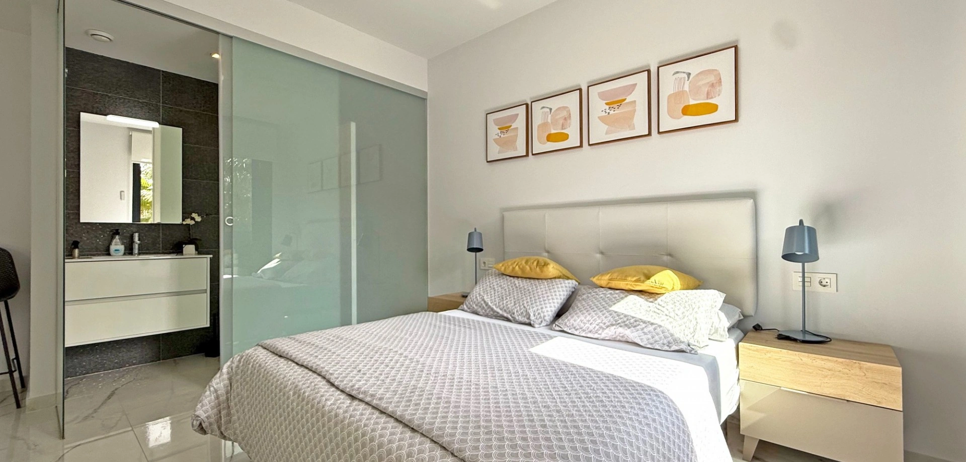 - Venta de moderno apartamento de 2 dormitorios en Los Altos, Torrevieja