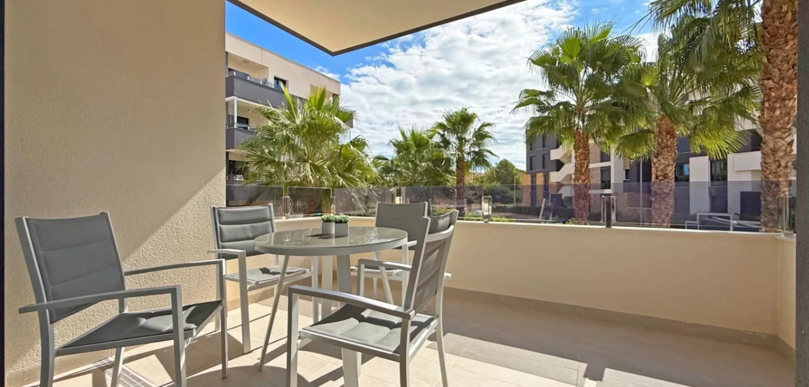 - Venta de moderno apartamento de 2 dormitorios en Los Altos, Torrevieja