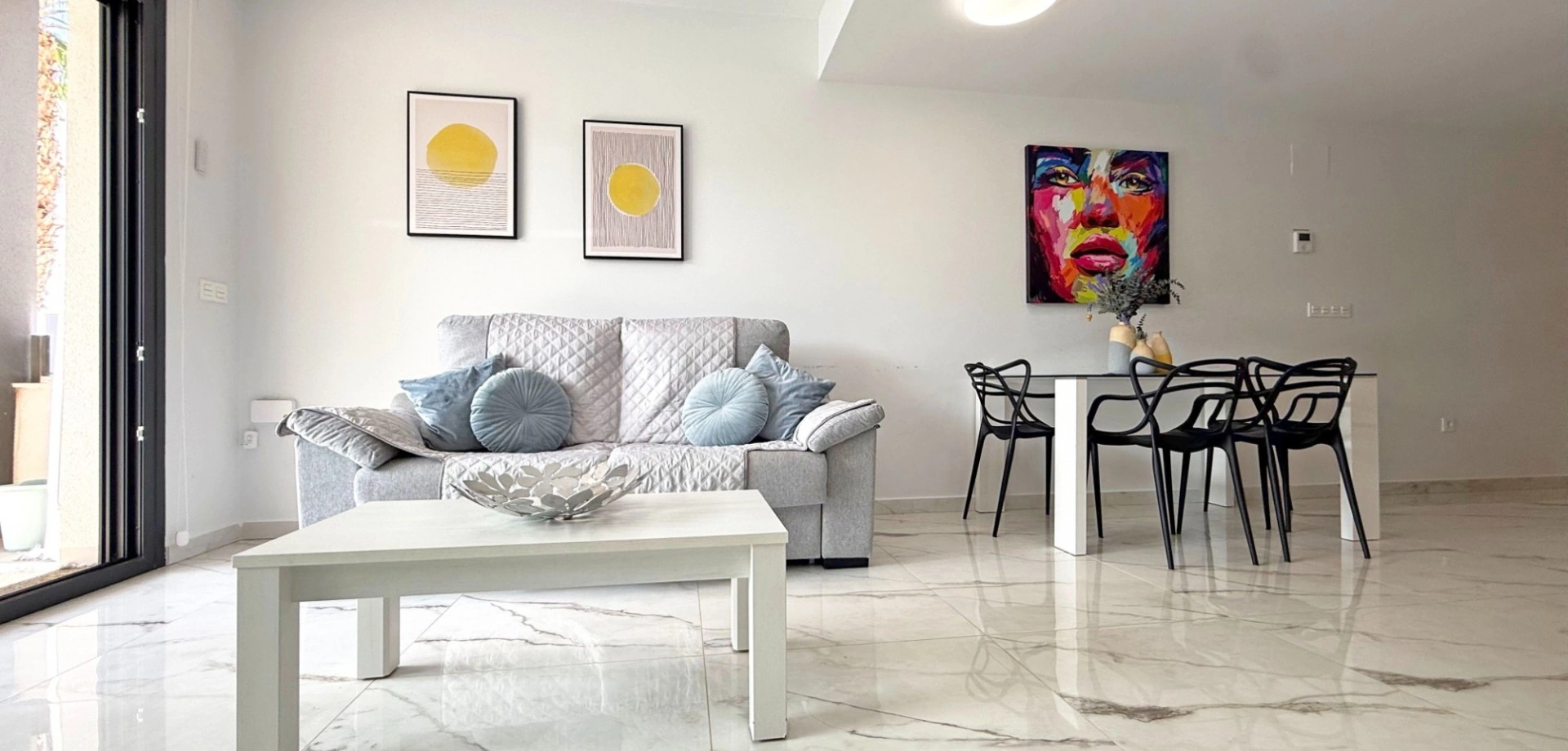 - Venta de moderno apartamento de 2 dormitorios en Los Altos, Torrevieja