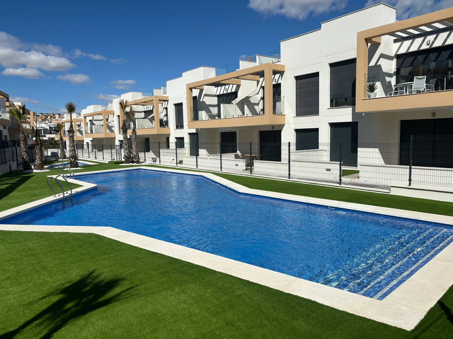 Apartamento en venta de 2 habitaciones en Villamartin, Alicante