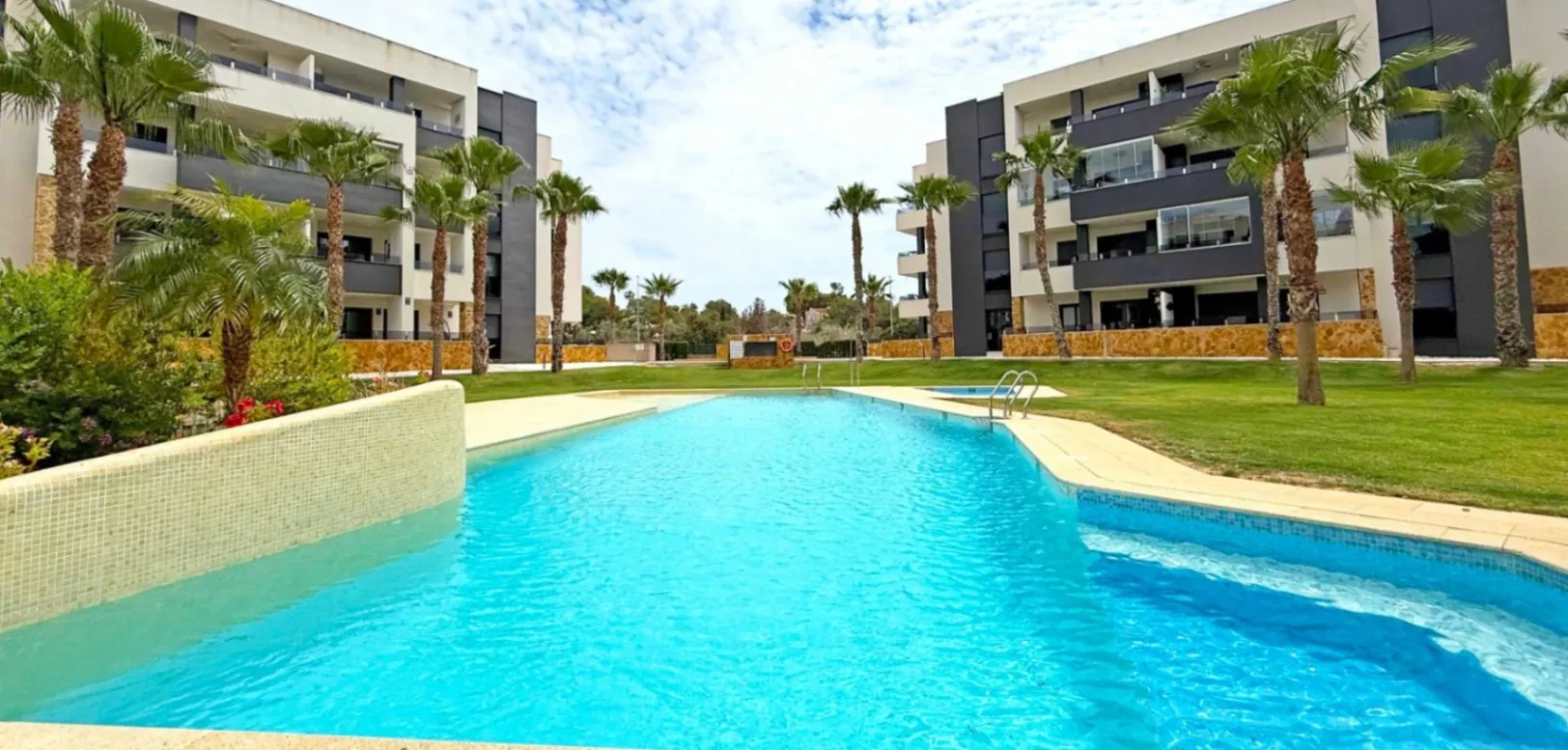 - Venta de moderno apartamento de 2 dormitorios en Los Altos, Torrevieja
