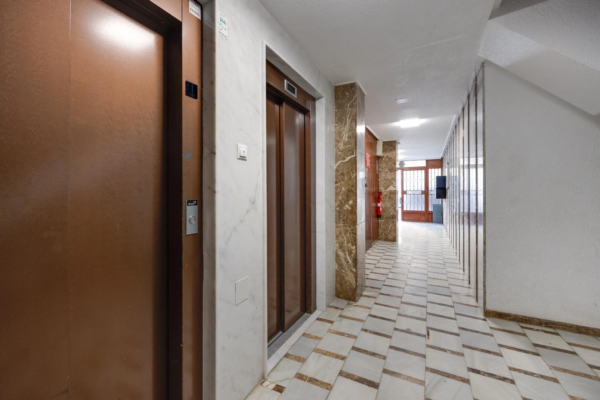 Impresionante Apartamento totalmente renovado en primera línea de playa en venta en Torrevieja