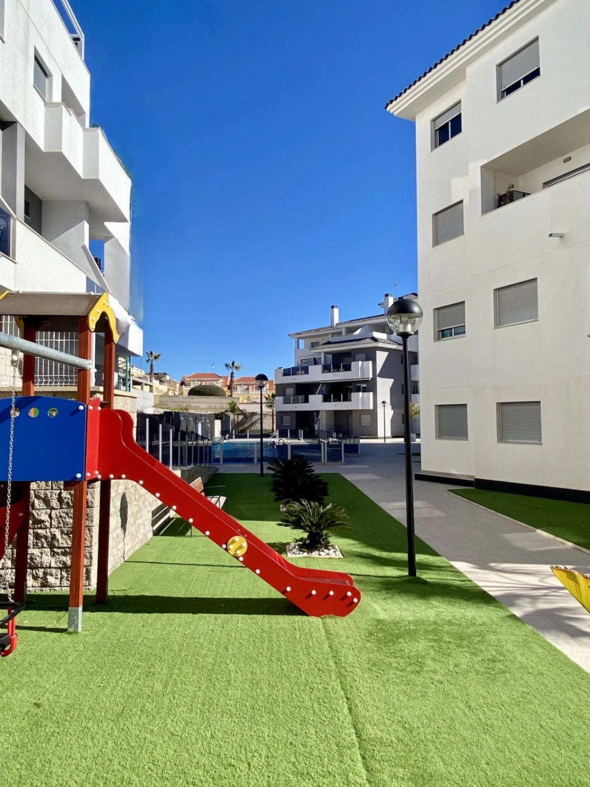 Apartamento de dos dormitorios en venta en Villamartín, Orihuela Costa