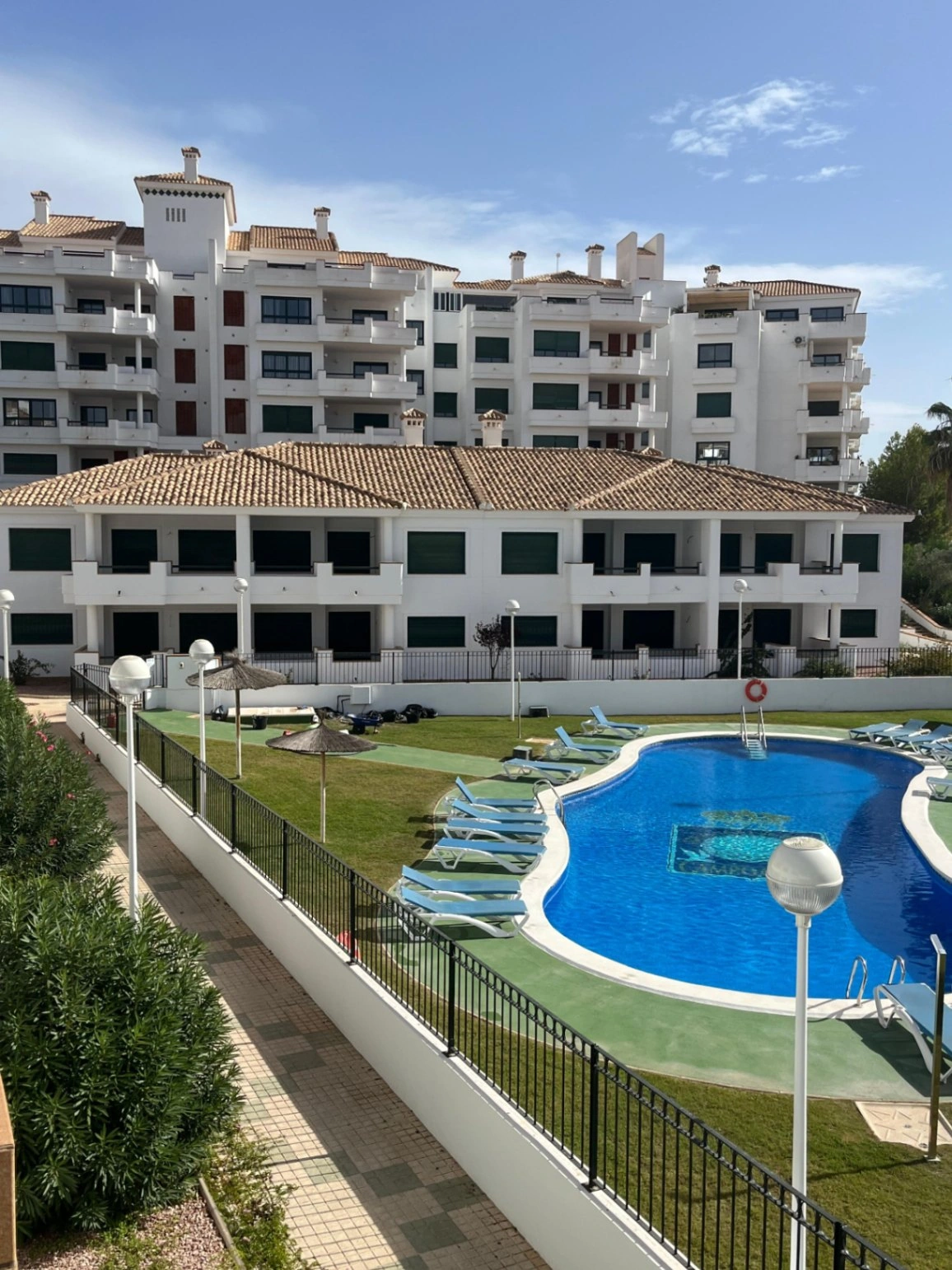 Apartamento en venta de dos dormitorios en Lomas de Campoamor, Orihuela Costa.
