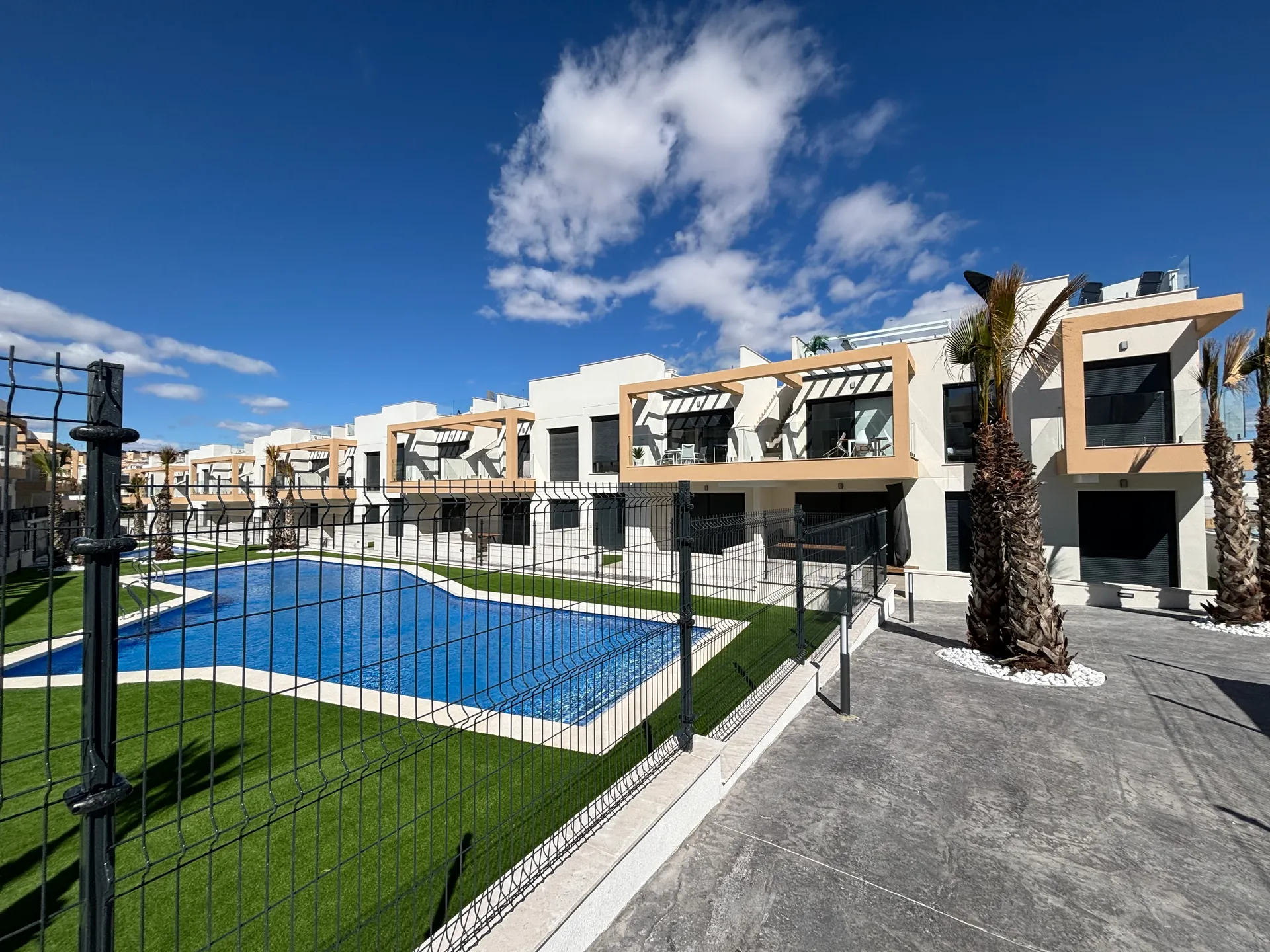 Apartamento en venta de 2 habitaciones en Villamartin, Alicante