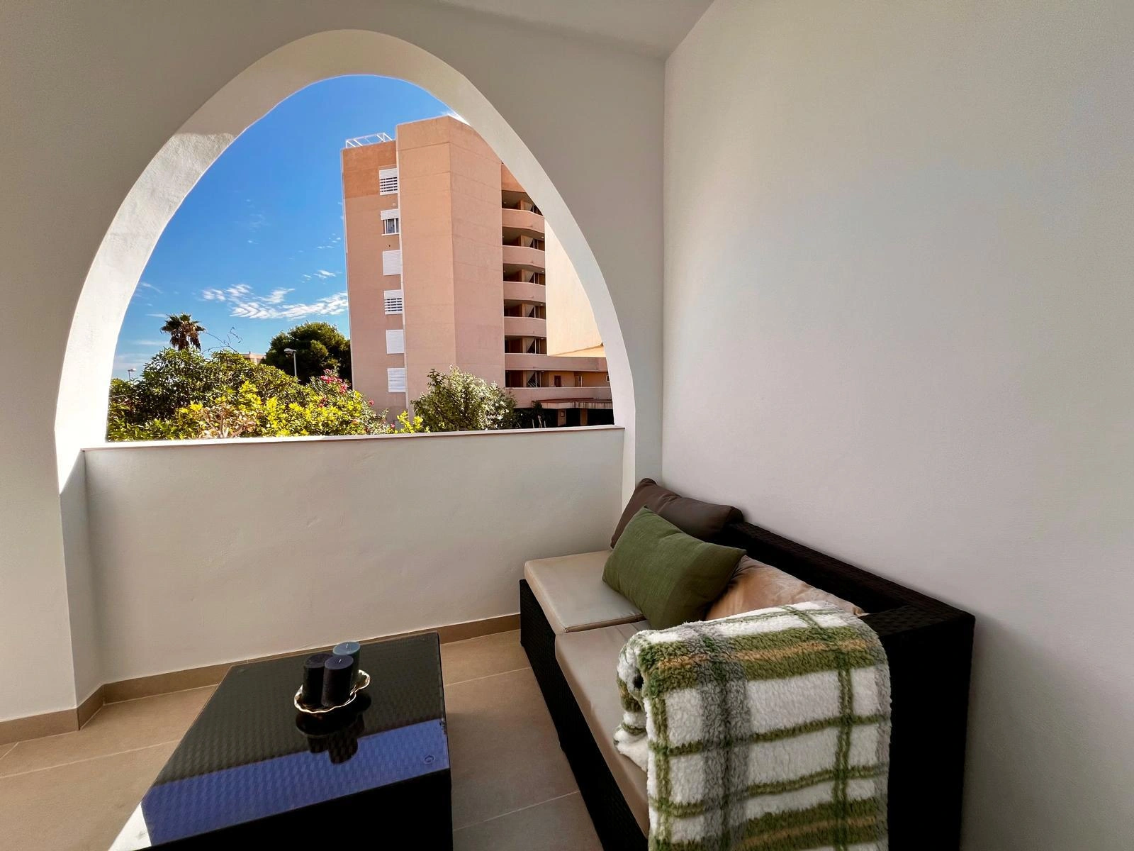 Apartamento reformado de tres dormitorios en venta en La Zenia, Orihuela Costa