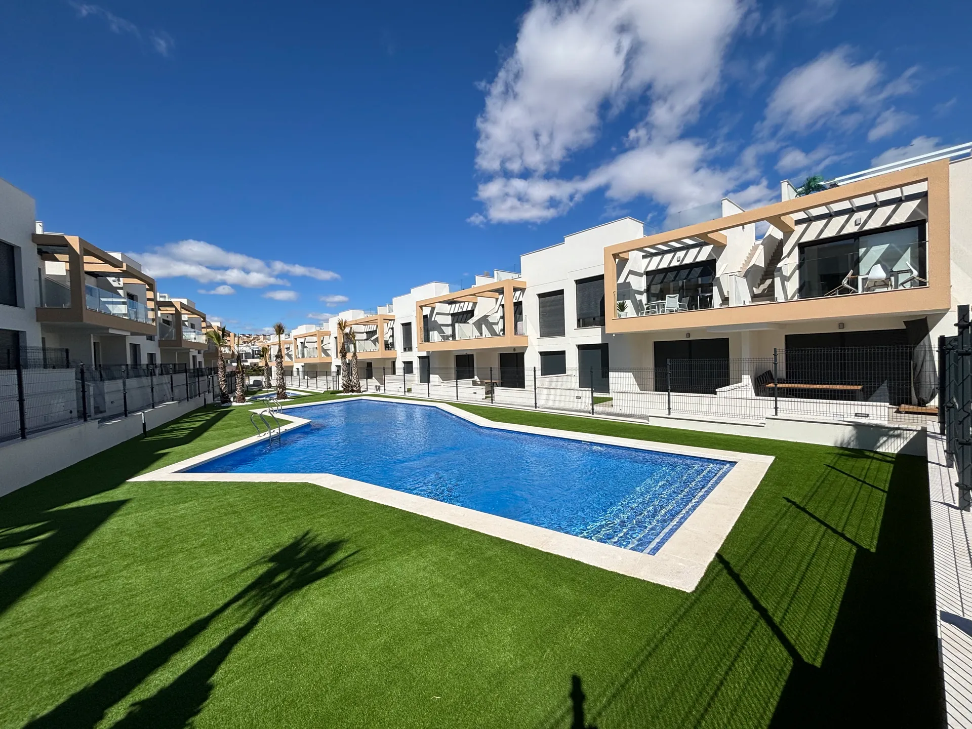 Apartamento en venta de 2 habitaciones en Villamartin, Alicante