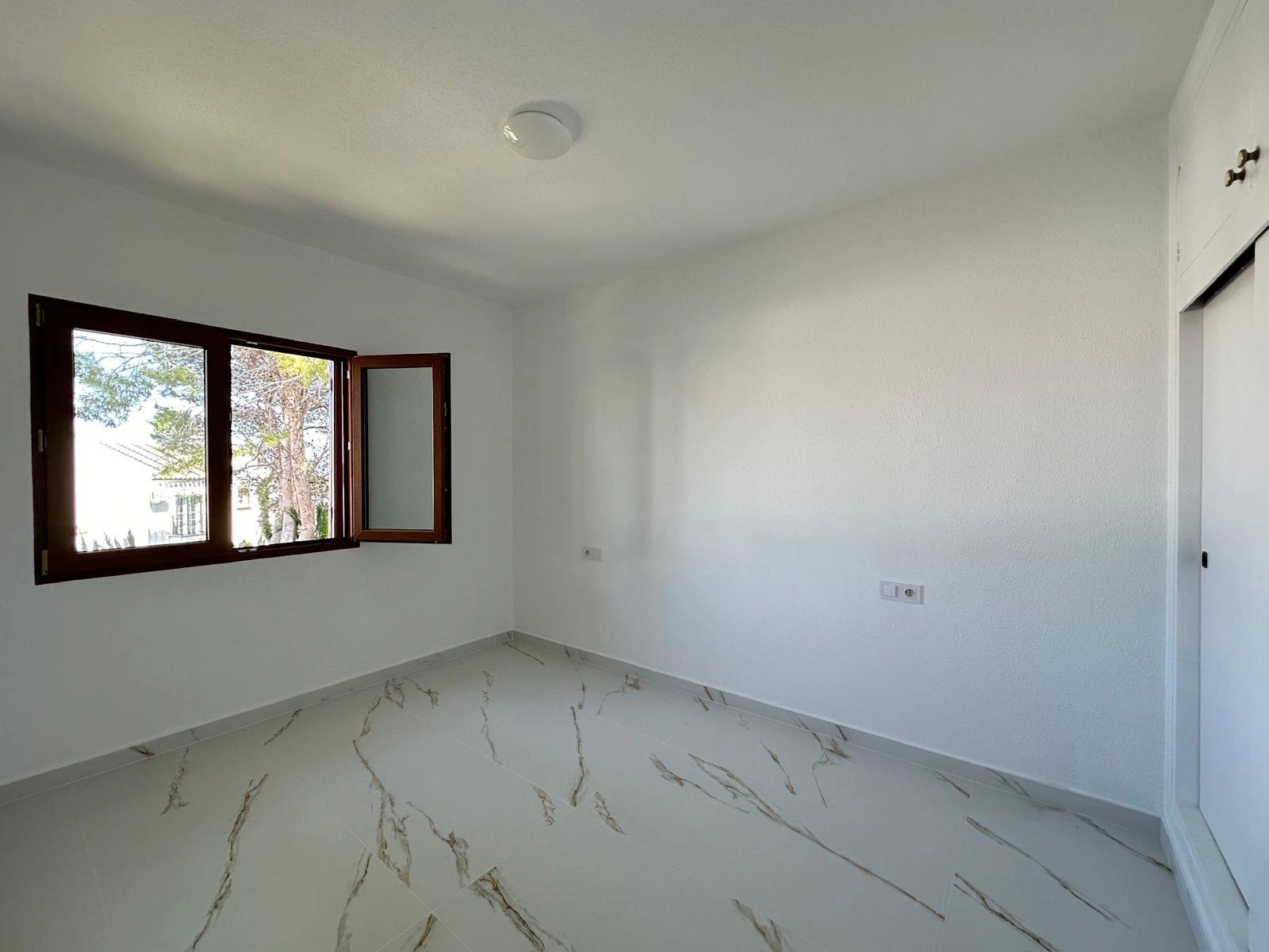 Apartamento en venta de 2 dormitorios en Villamartin, Orihuela
