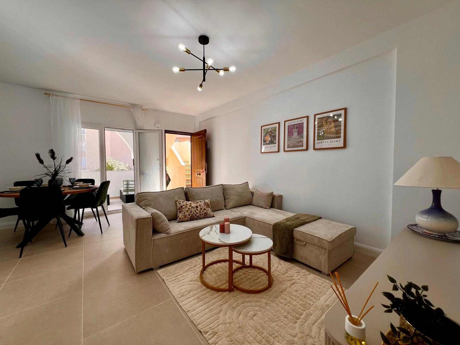Apartamento reformado de tres dormitorios en venta en La Zenia, Orihuela Costa
