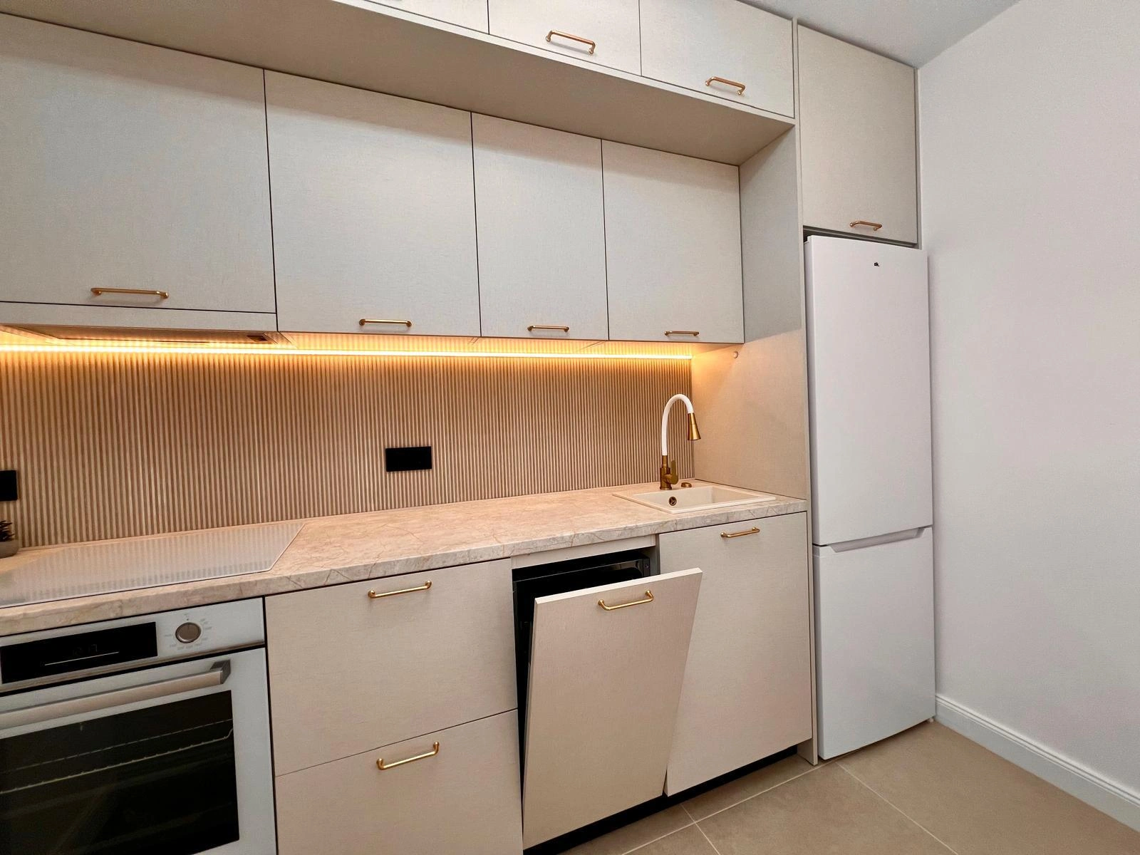 Apartamento reformado de tres dormitorios en venta en La Zenia, Orihuela Costa