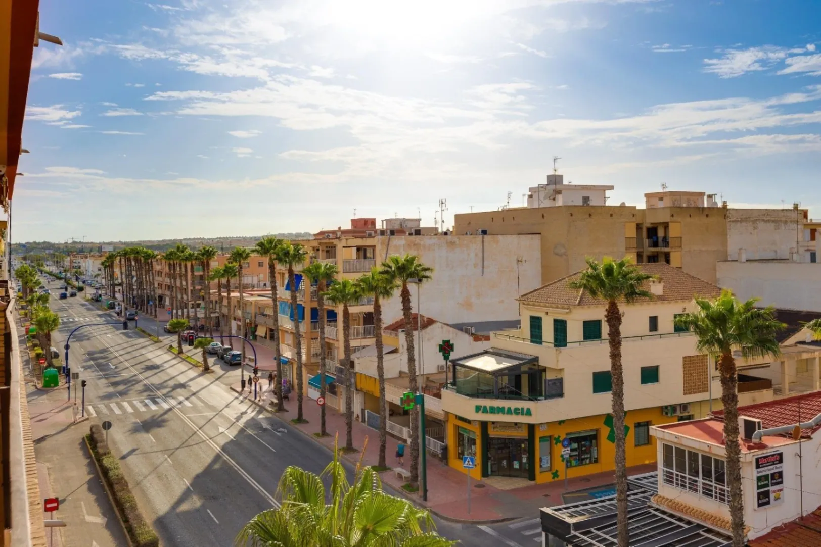 Impresionante Apartamento totalmente renovado en primera línea de playa en venta en Torrevieja