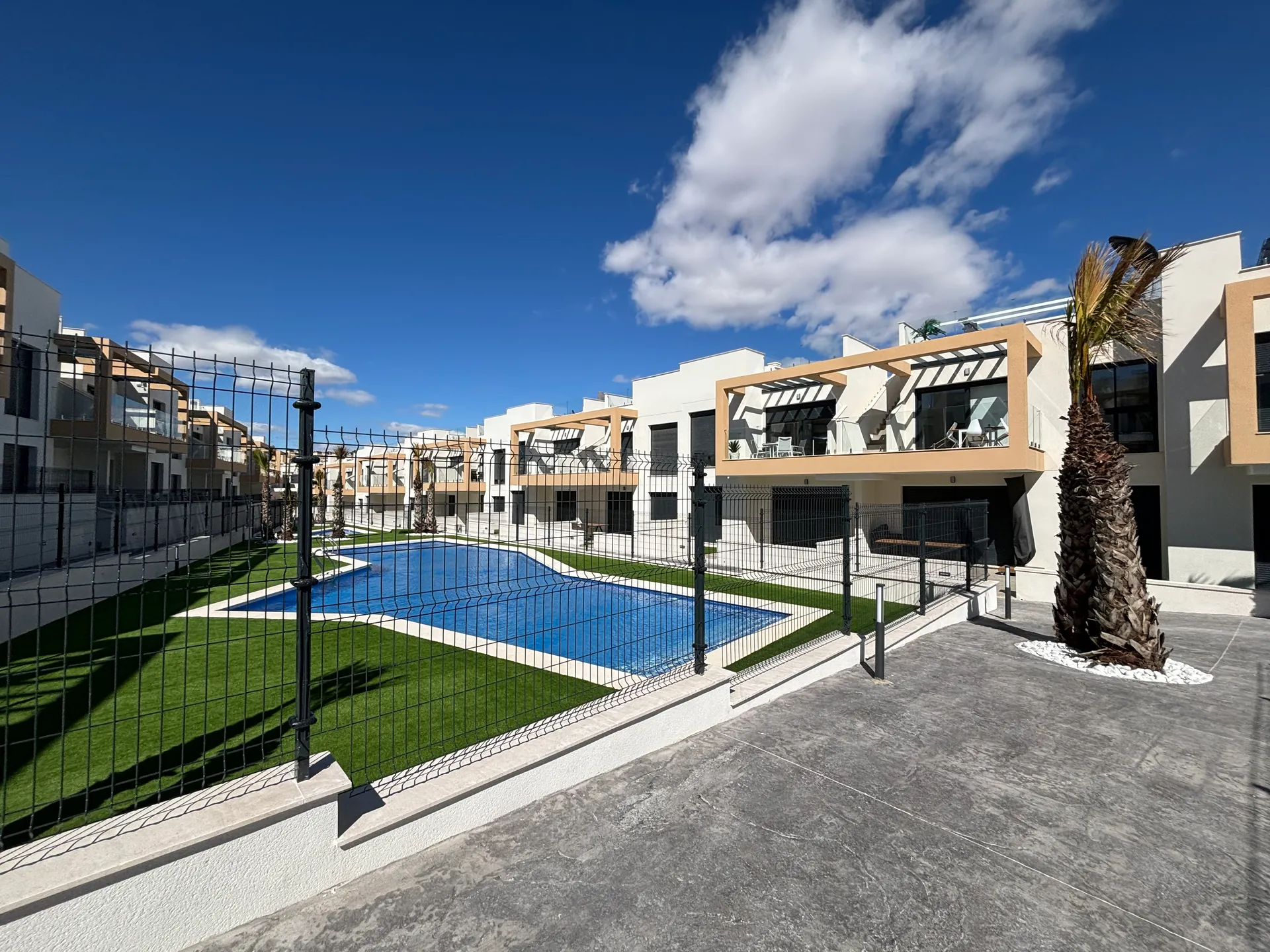 Apartamento en venta de 2 habitaciones en Villamartin, Alicante