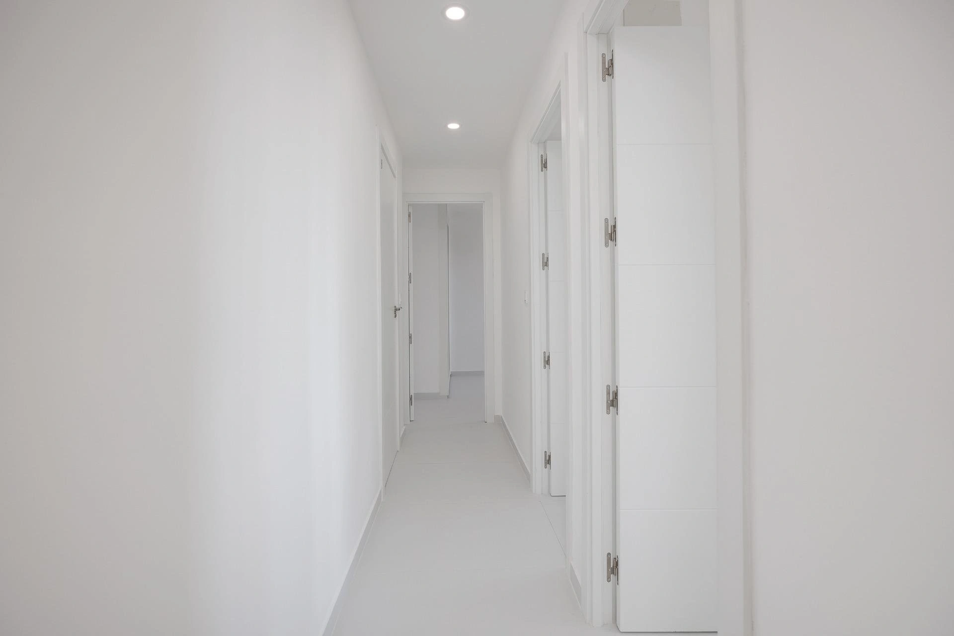Impresionante Apartamento totalmente renovado en primera línea de playa en venta en Torrevieja