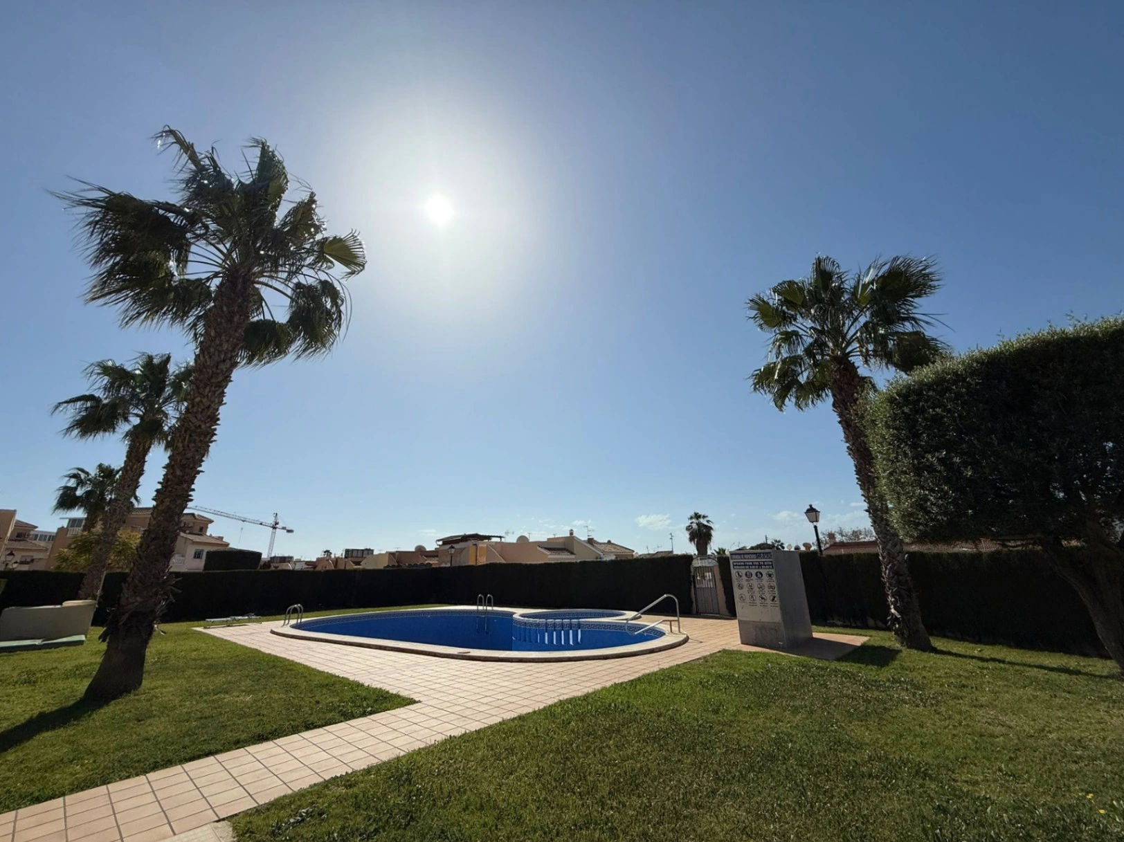 Apartamento de tres habitaciones en venta en Torrevieja, Alicante