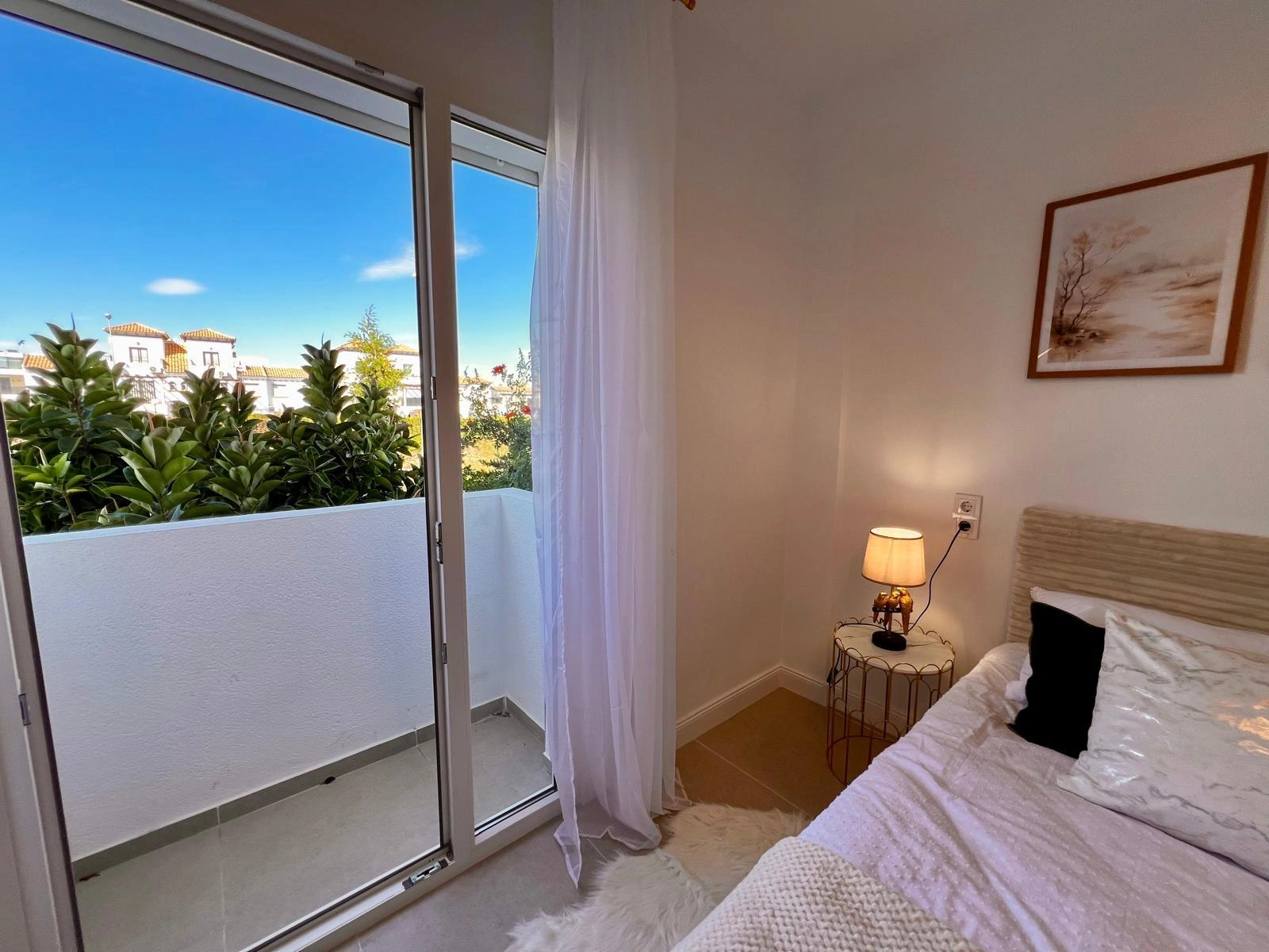 Apartamento reformado de tres dormitorios en venta en La Zenia, Orihuela Costa