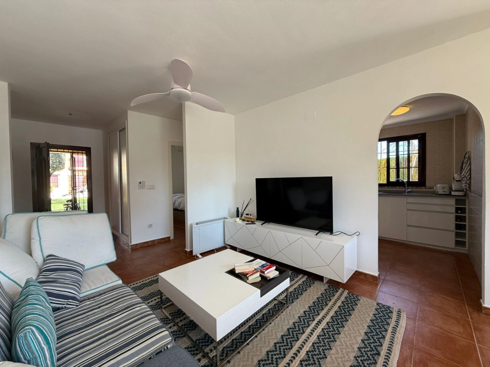 Apartamento de tres habitaciones en venta en Torrevieja, Alicante