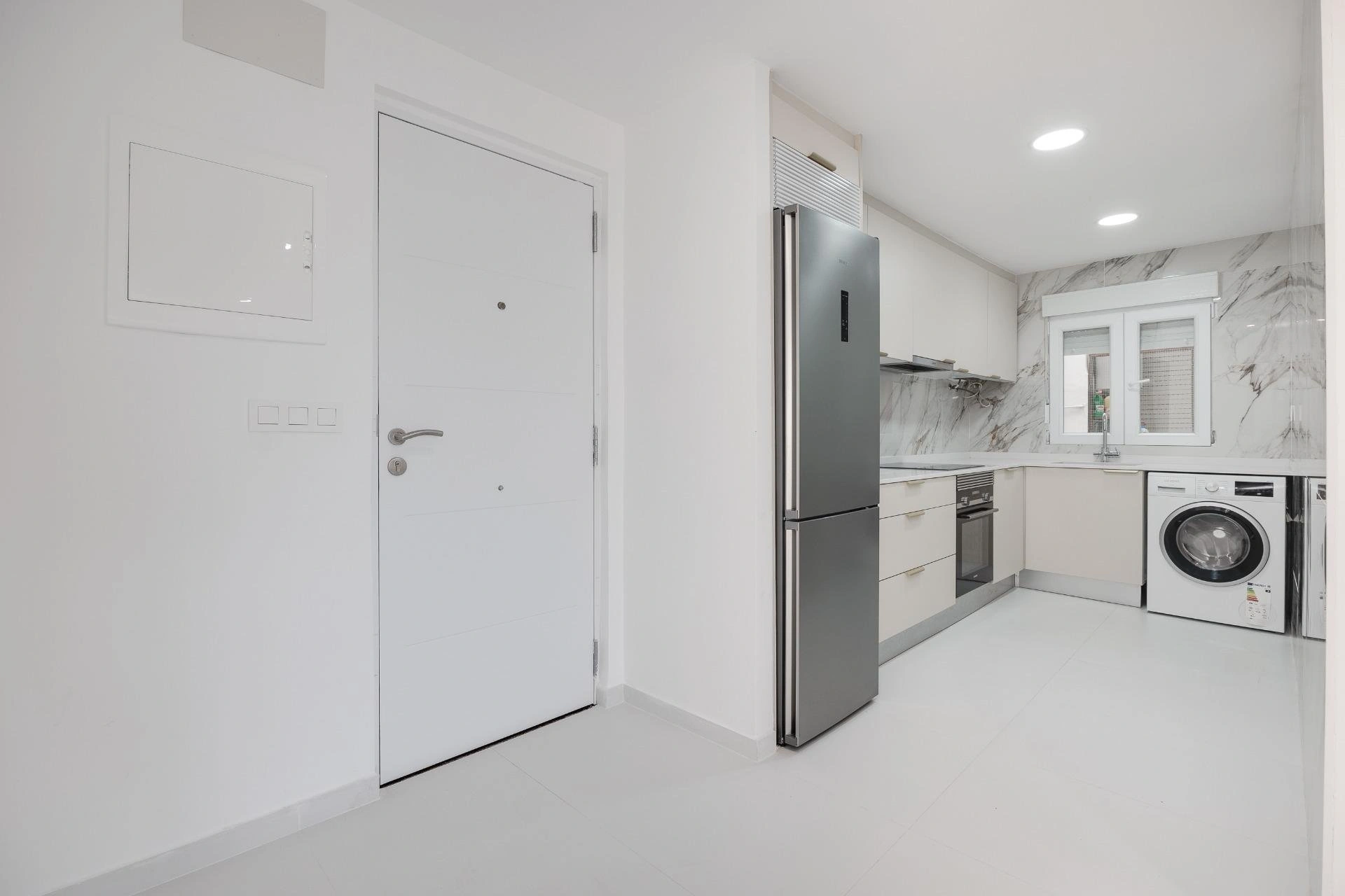 Impresionante Apartamento totalmente renovado en primera línea de playa en venta en Torrevieja