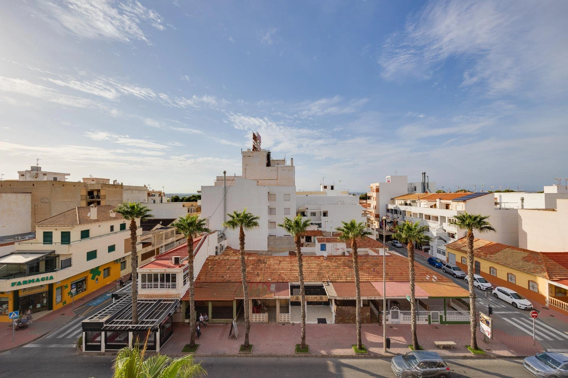 Impresionante Apartamento totalmente renovado en primera línea de playa en venta en Torrevieja