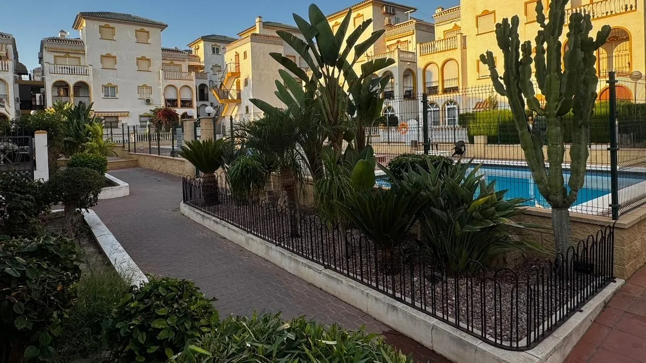 Magnifico Dúplex de tres habitaciones en venta en La Mata, Torrevieja