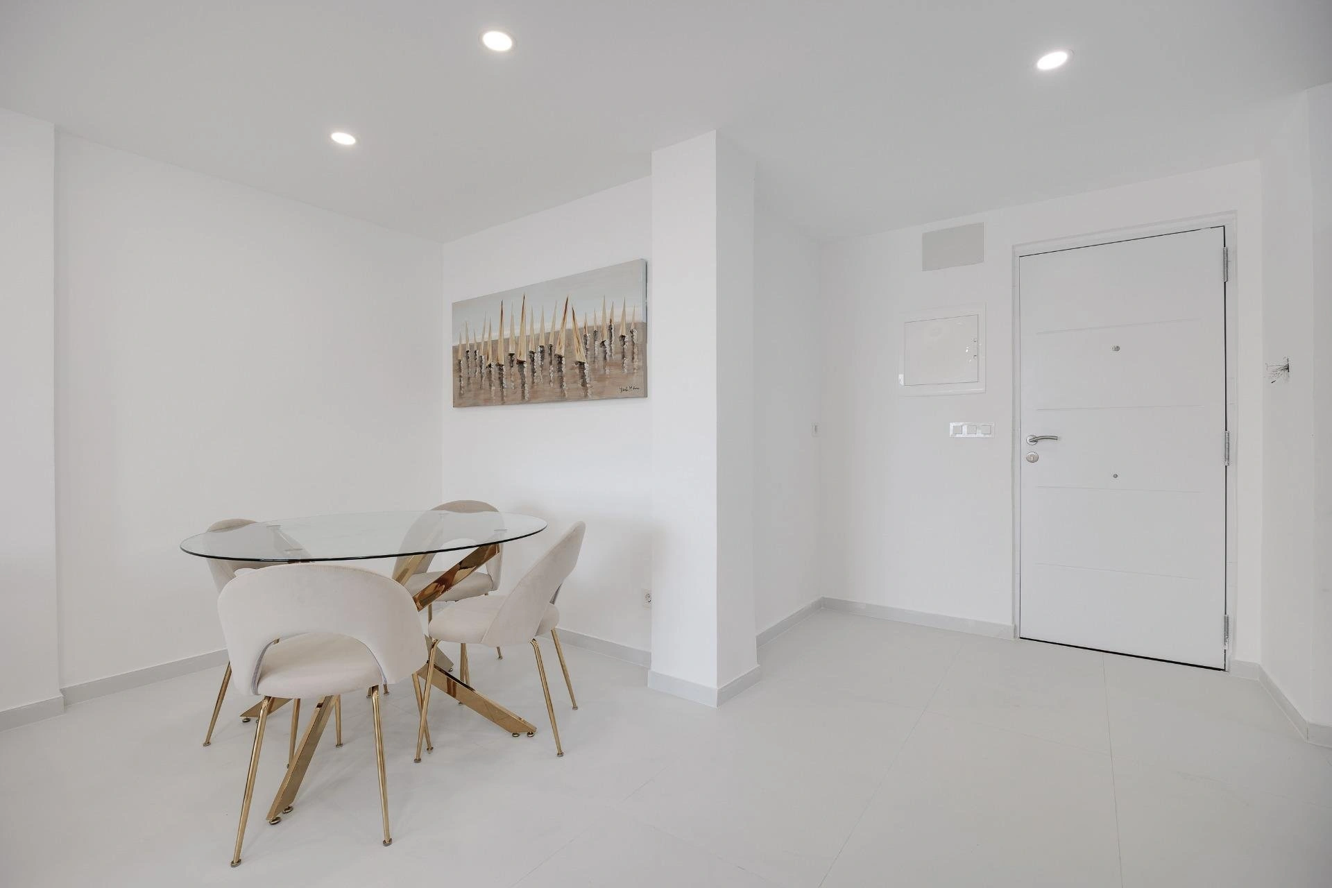 Impresionante Apartamento totalmente renovado en primera línea de playa en venta en Torrevieja