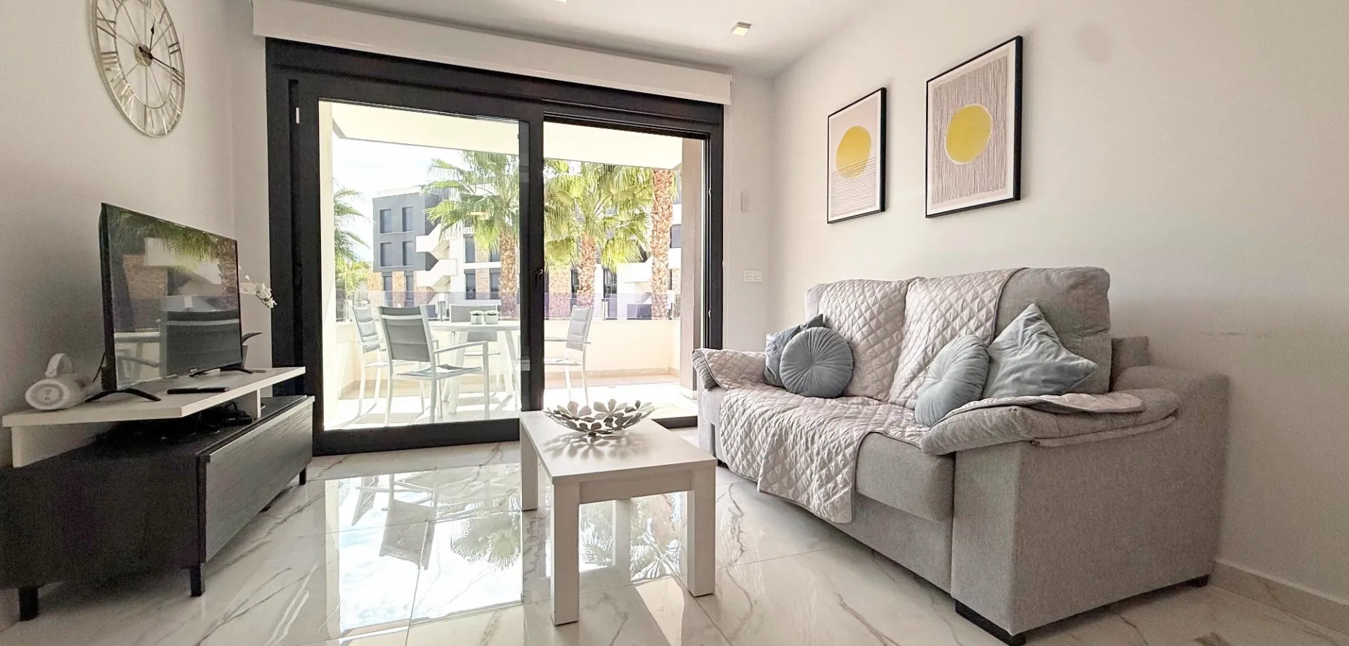 - Venta de moderno apartamento de 2 dormitorios en Los Altos, Torrevieja
