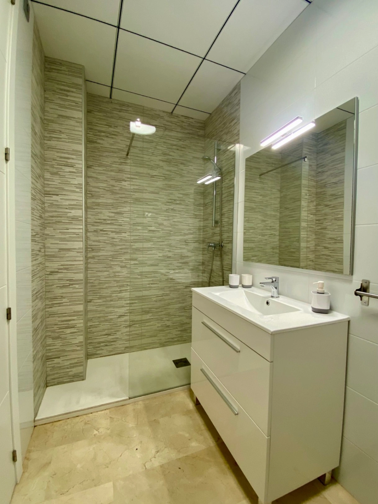 Apartamento de dos dormitorios en venta en Villamartín, Orihuela Costa