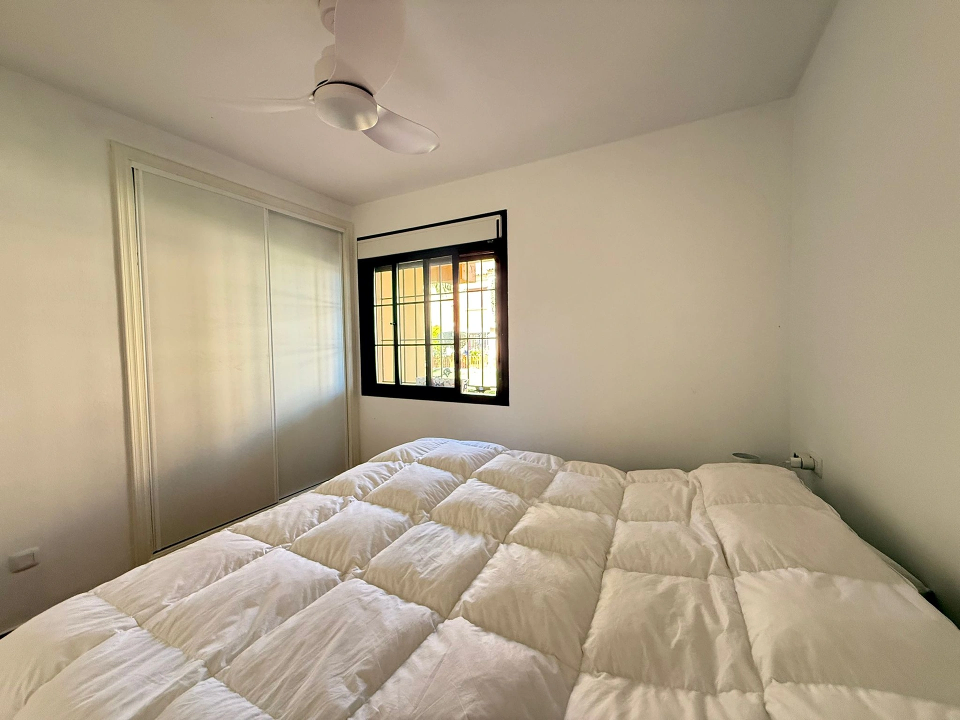 Apartamento de tres habitaciones en venta en Torrevieja, Alicante