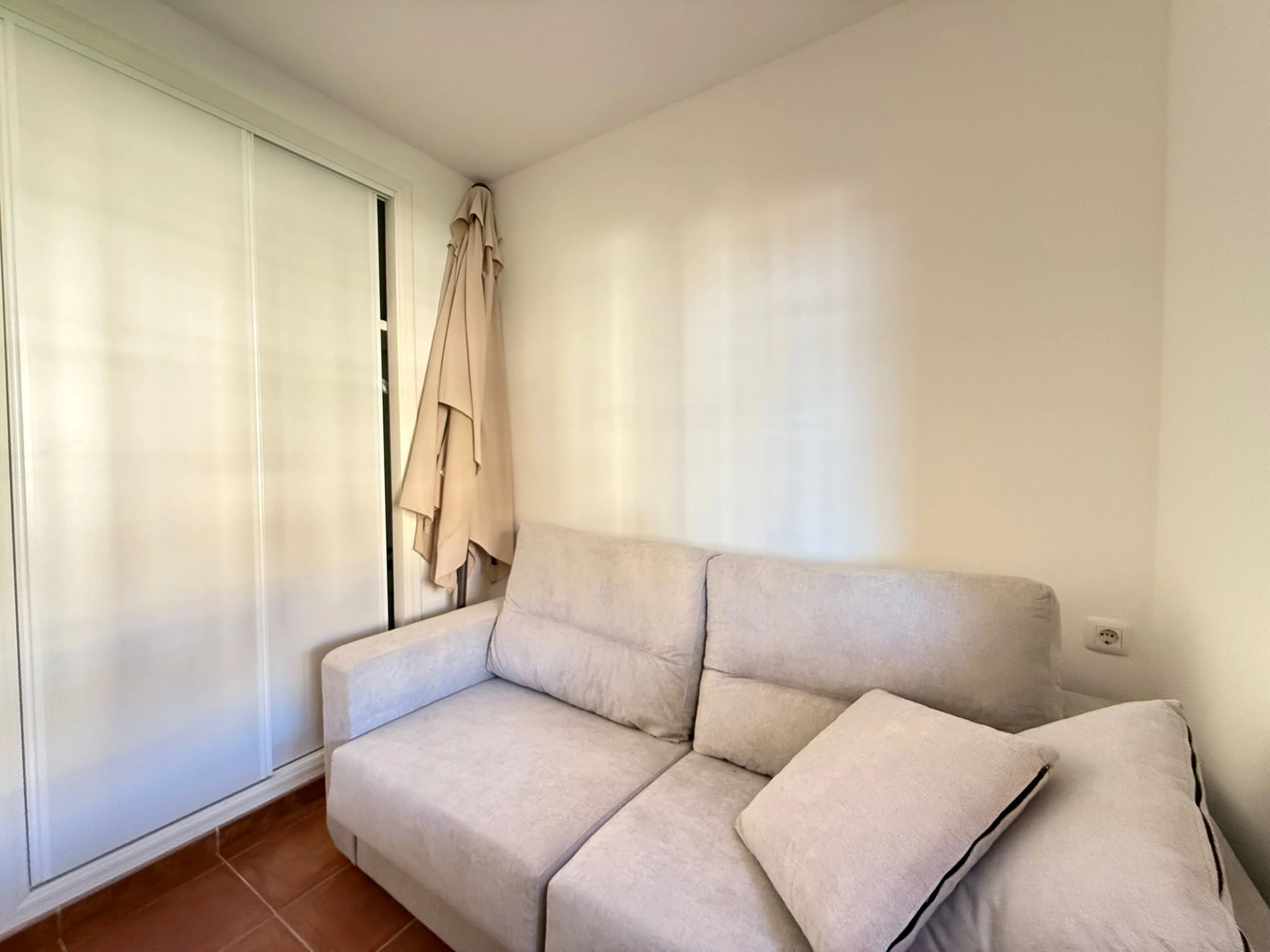Apartamento de tres habitaciones en venta en Torrevieja, Alicante
