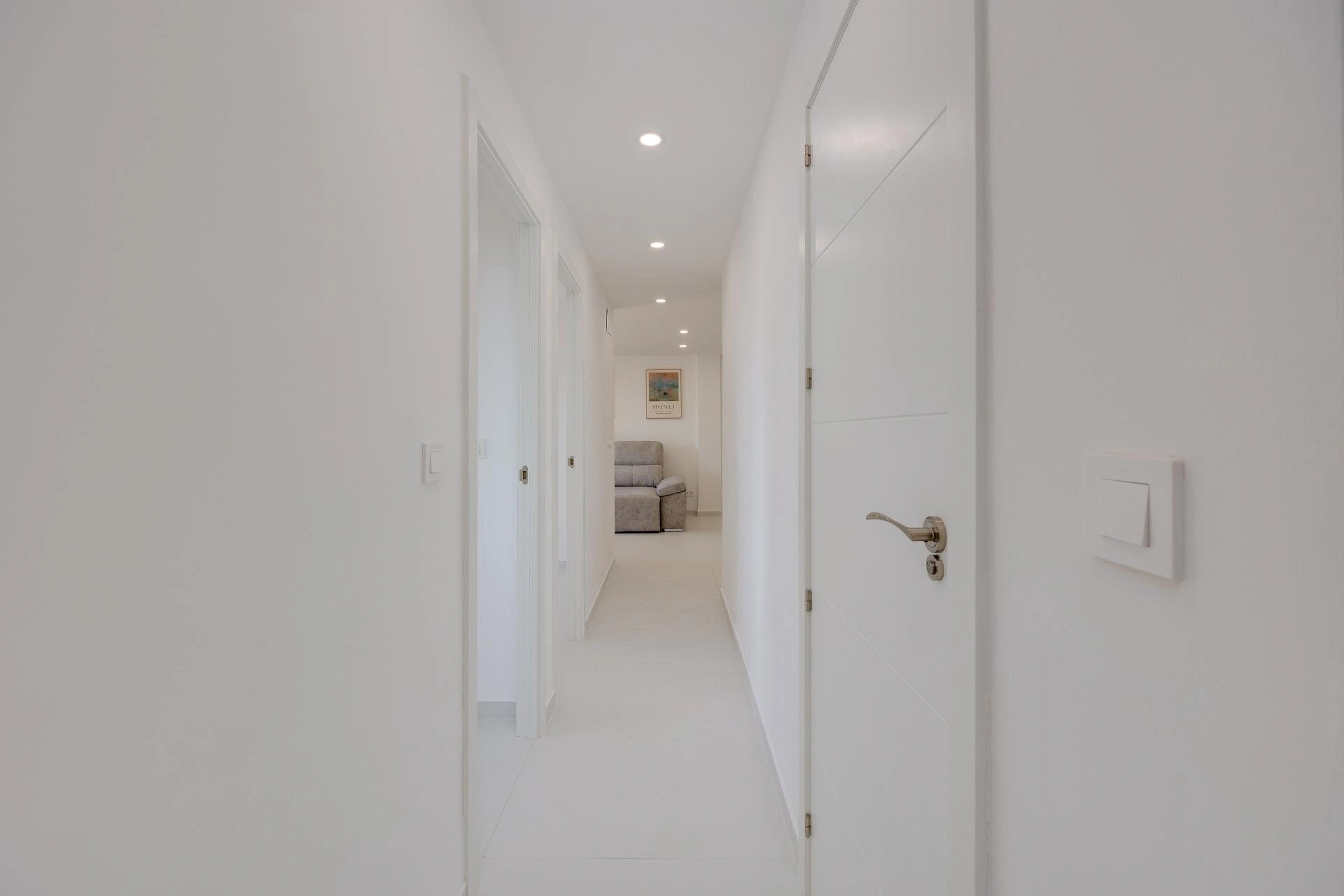Impresionante Apartamento totalmente renovado en primera línea de playa en venta en Torrevieja